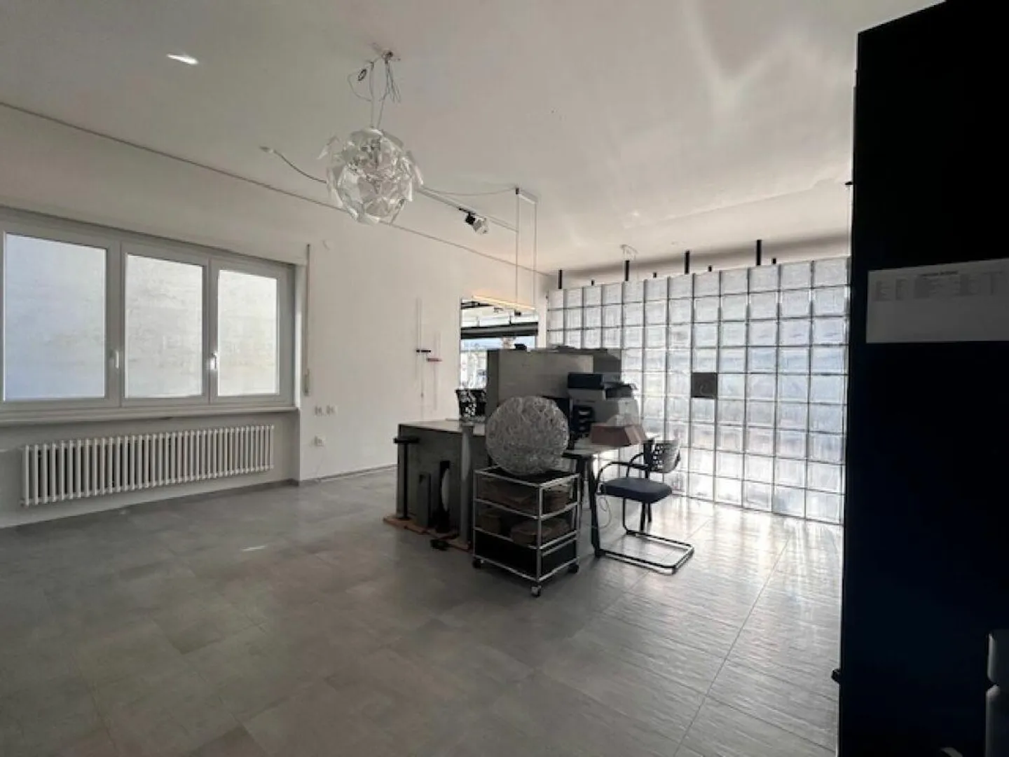 SHOP/COMMERCIAL SPACE WITH WINDOW - Photo 4 of 11