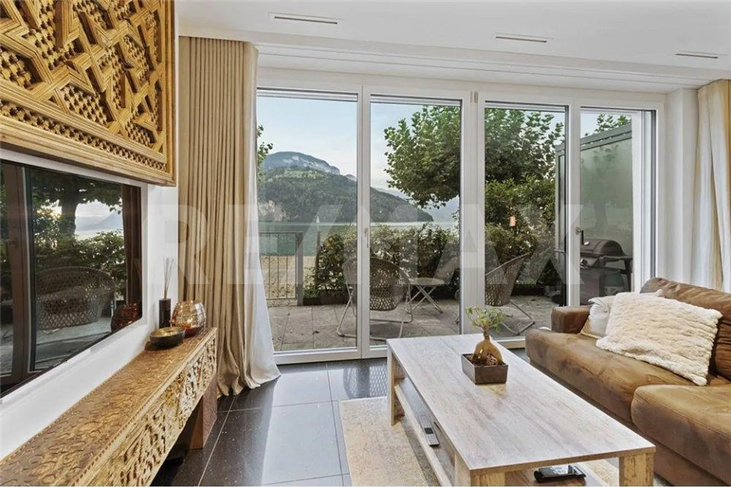 Appartamento duplex elegante e arredato di 2,5 locali in affitto direttamente sulla passeggiata del lago, Brunnen SZ - Foto 1 di 13