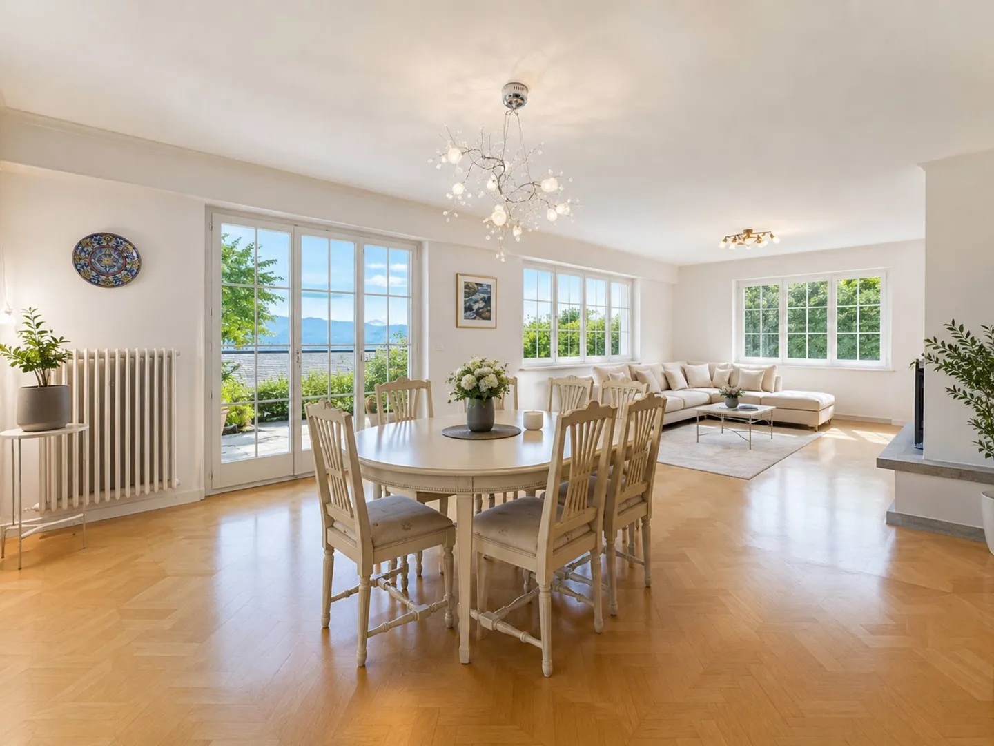 Individual villa with 9.5 rooms and a view of Lake Geneva and the Alps - Photo 3 of 13