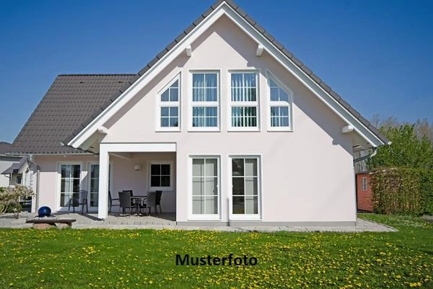 Casa unifamiliare di 6,5 stanze con garage - Foto 1 di 13