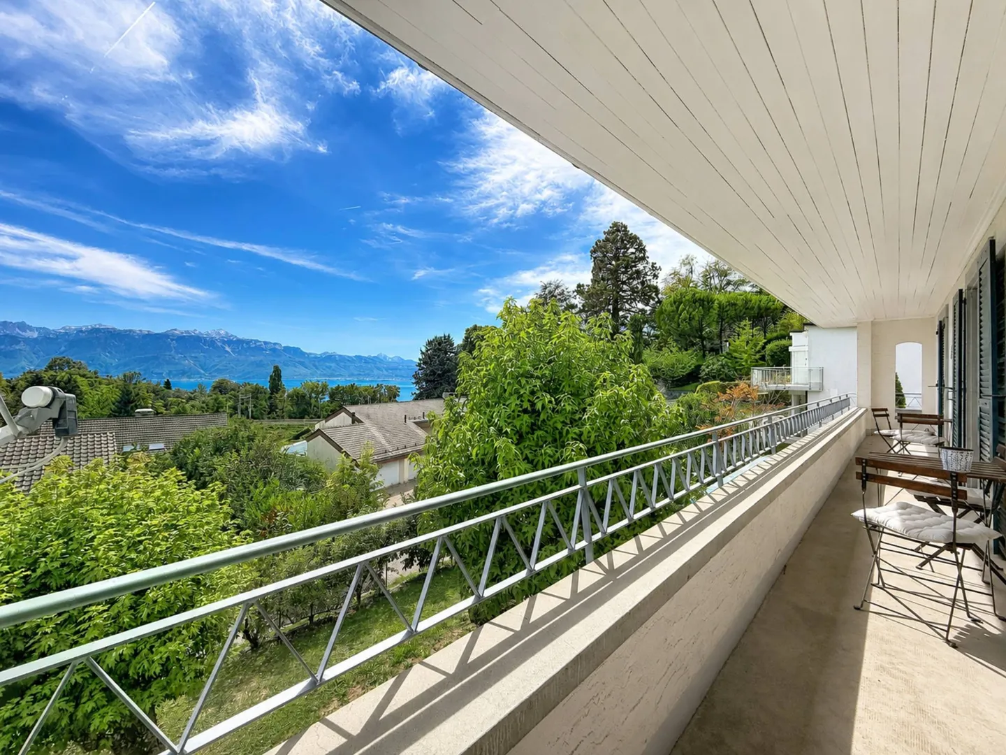 Individual villa with 9.5 rooms and a view of Lake Geneva and the Alps - Photo 9 of 13