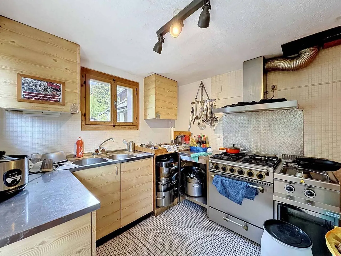 Authentic mountain chalet with large accommodation capacity - Photo 5 of 13