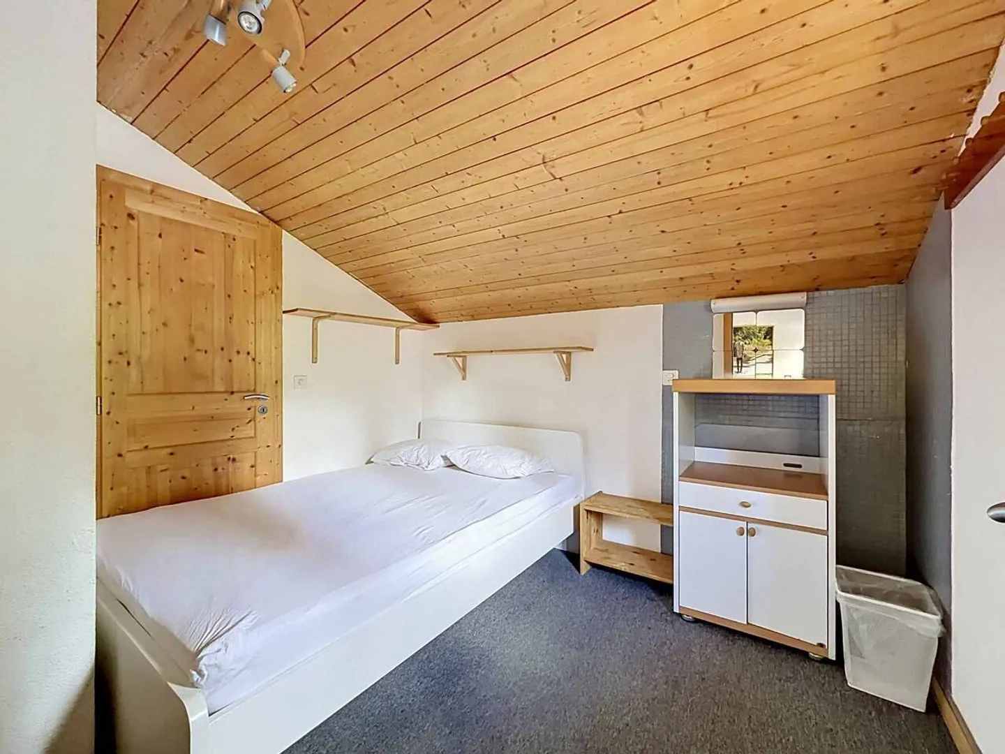 Authentic mountain chalet with large accommodation capacity - Photo 8 of 13