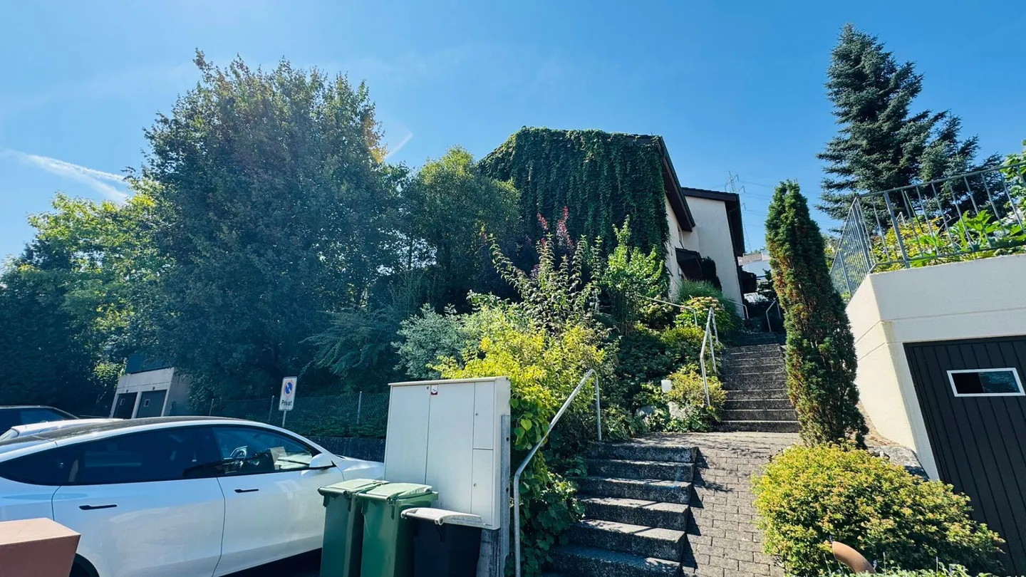 Doppel-Einfamilienhaus mit Garten, Wintergarten, Garagebox und Parkplatz in Lausen - Foto 25 von 31