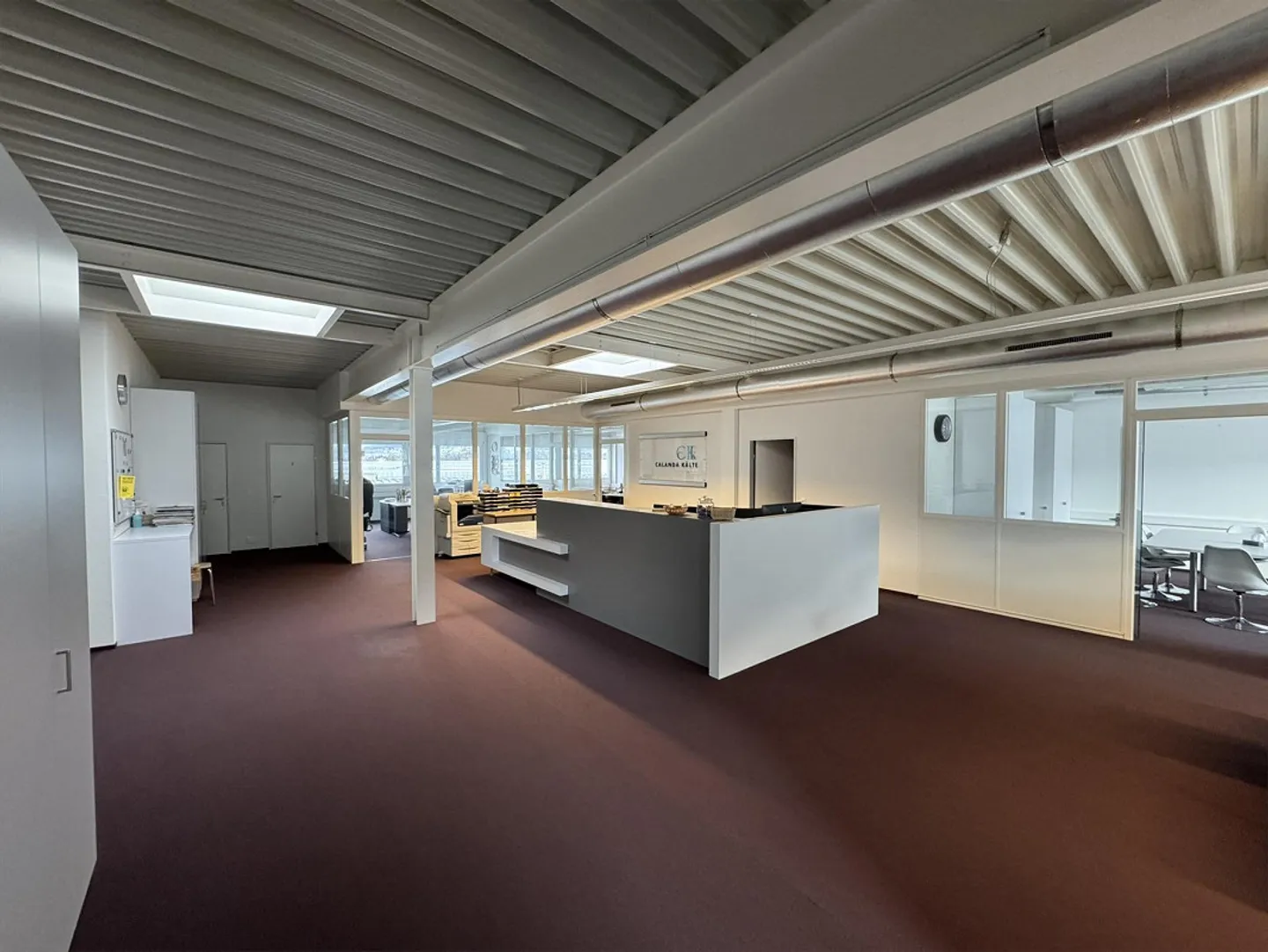 Bürofläche mit Parkplätzen - Foto 1 von 5