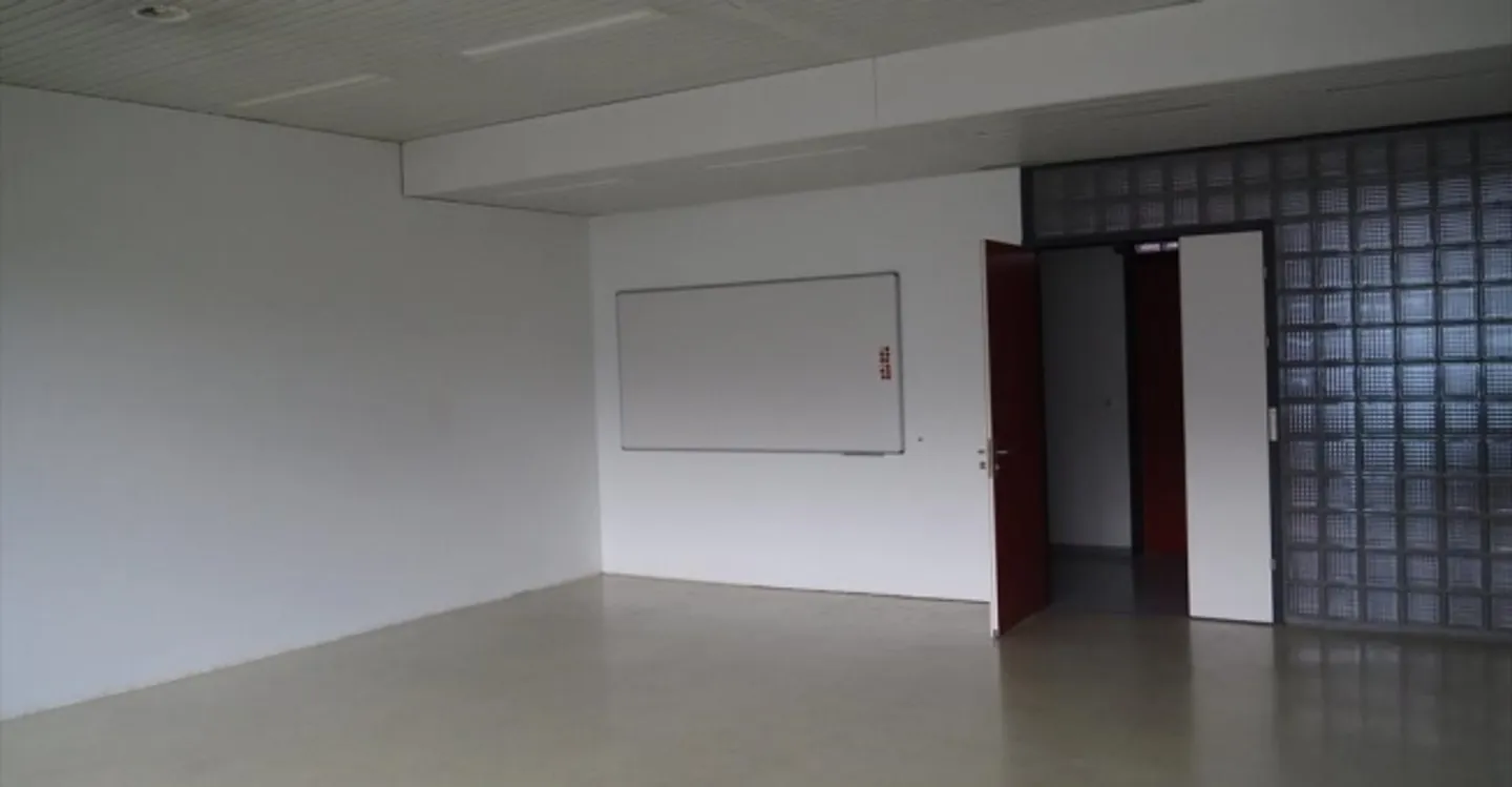 Office space for rent - Photo 1 of 2