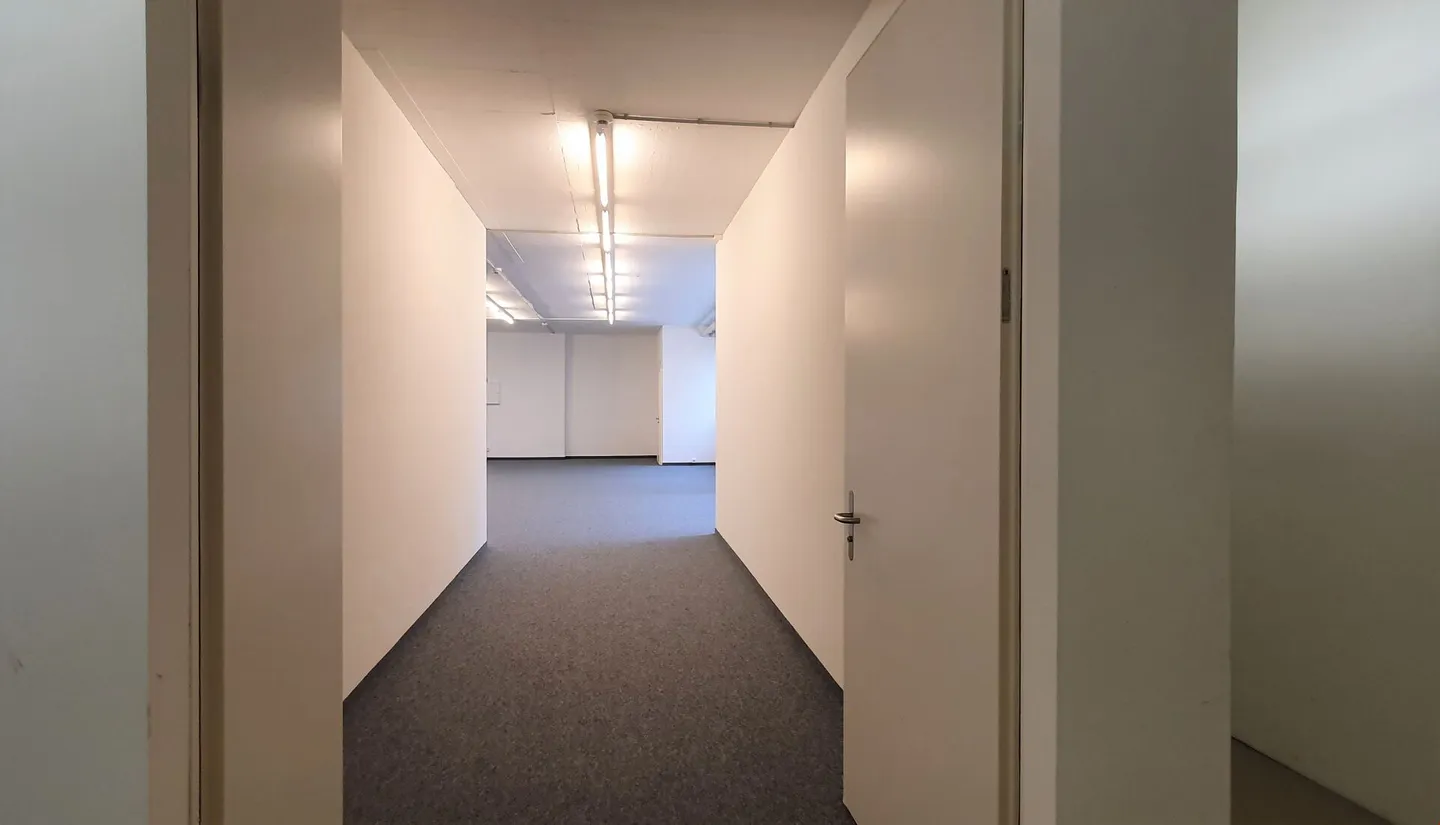 Fully developed commercial/office space with shower/WC and kitchenette - Photo 7 of 11