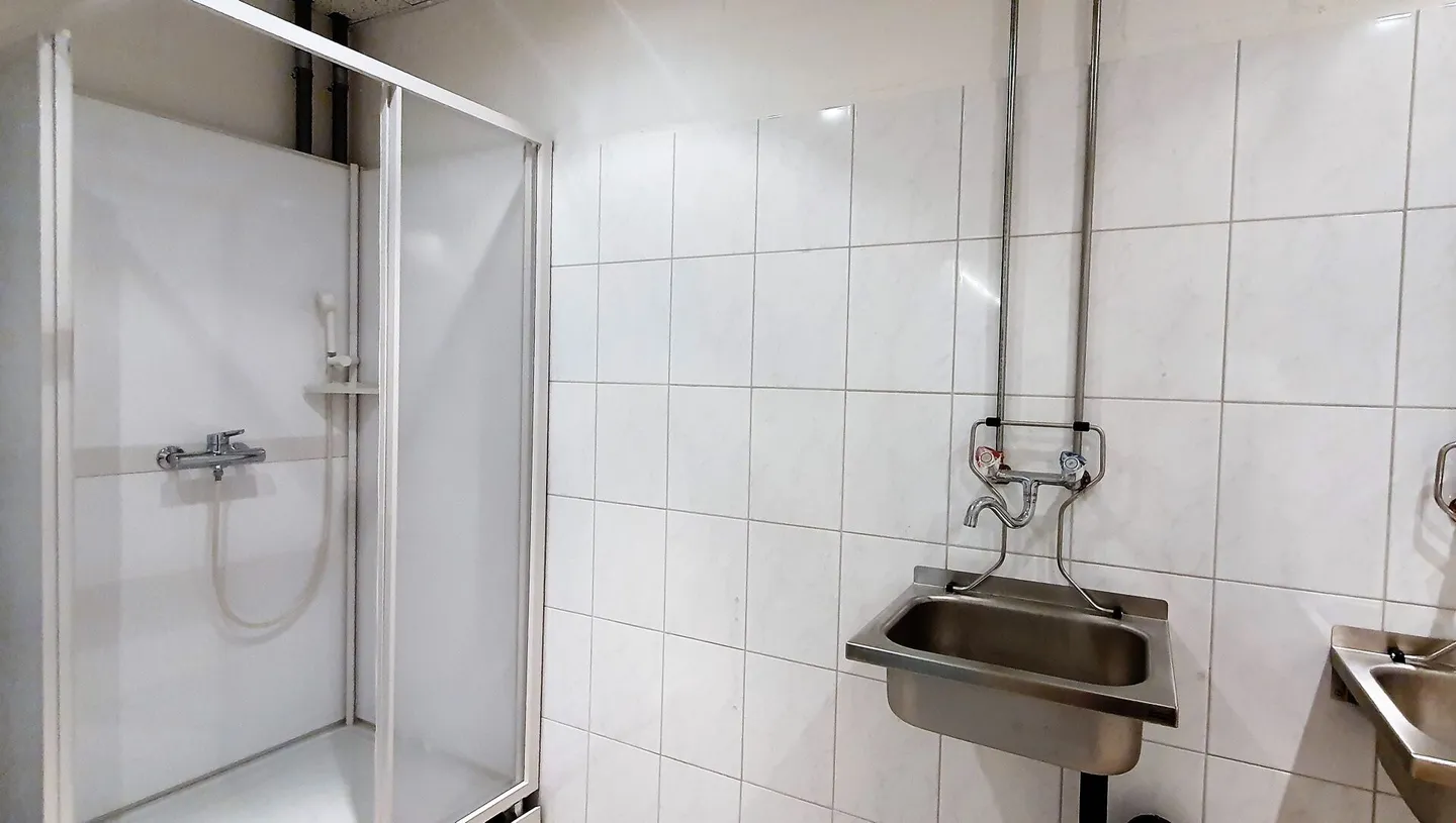 Fully developed commercial/office space with shower/WC and kitchenette - Photo 8 of 11
