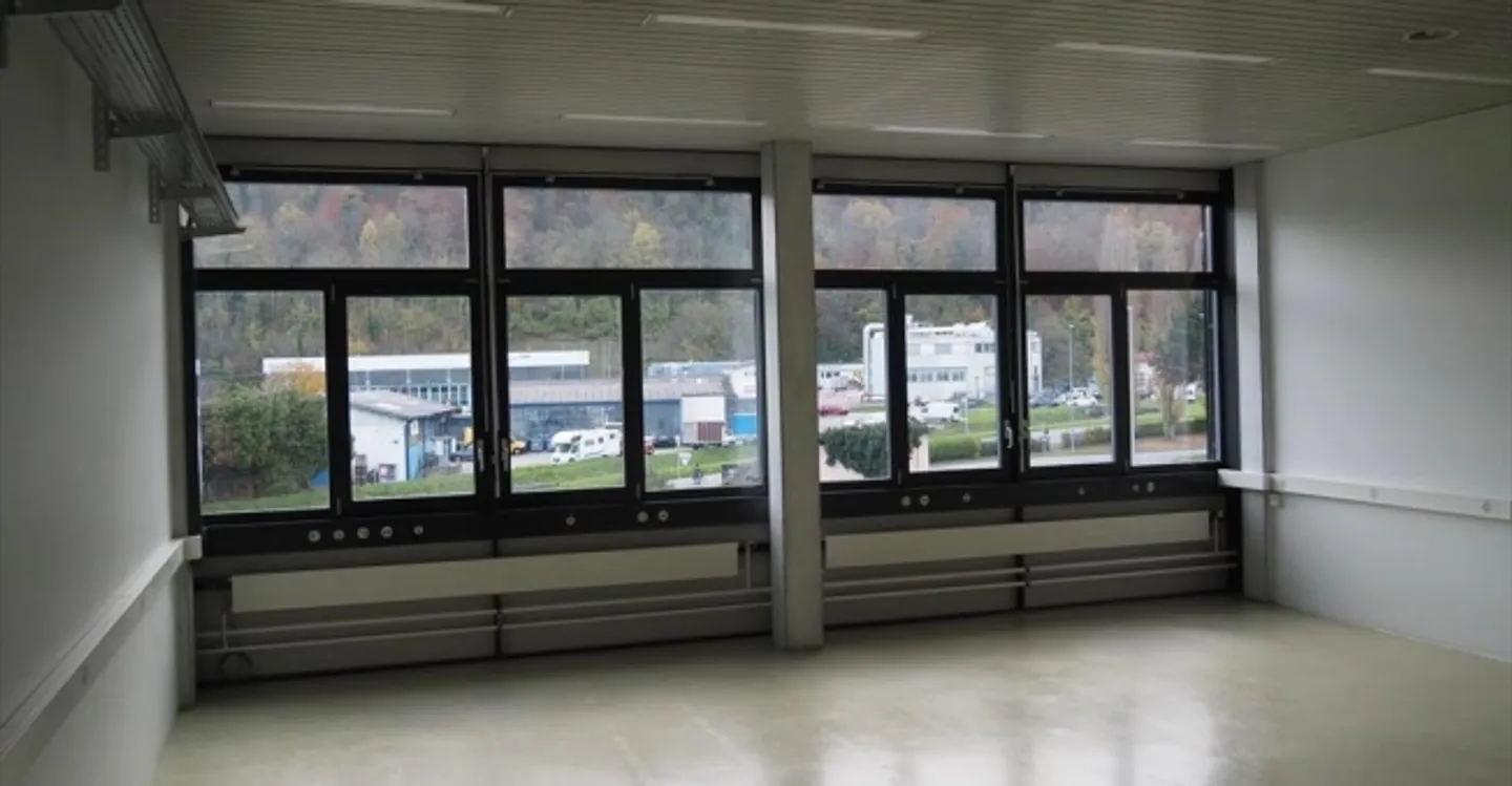 Office space for rent - Photo 2 of 2