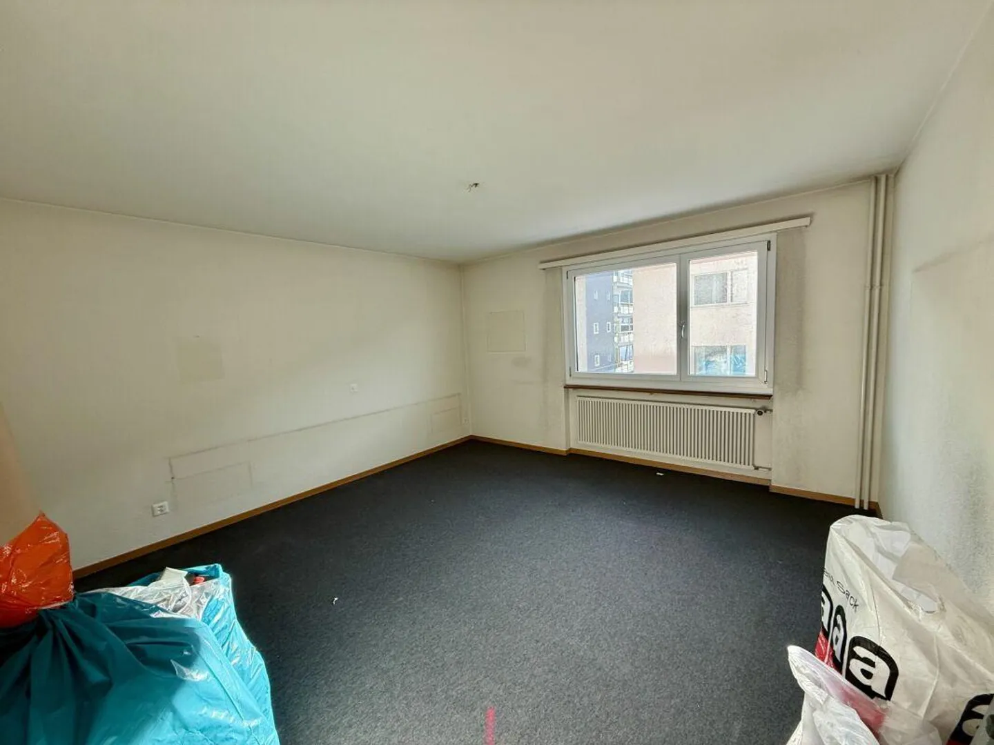 Superbe appartement de 4,5 pièces rénové à louer à long terme - Photo 3 sur 6