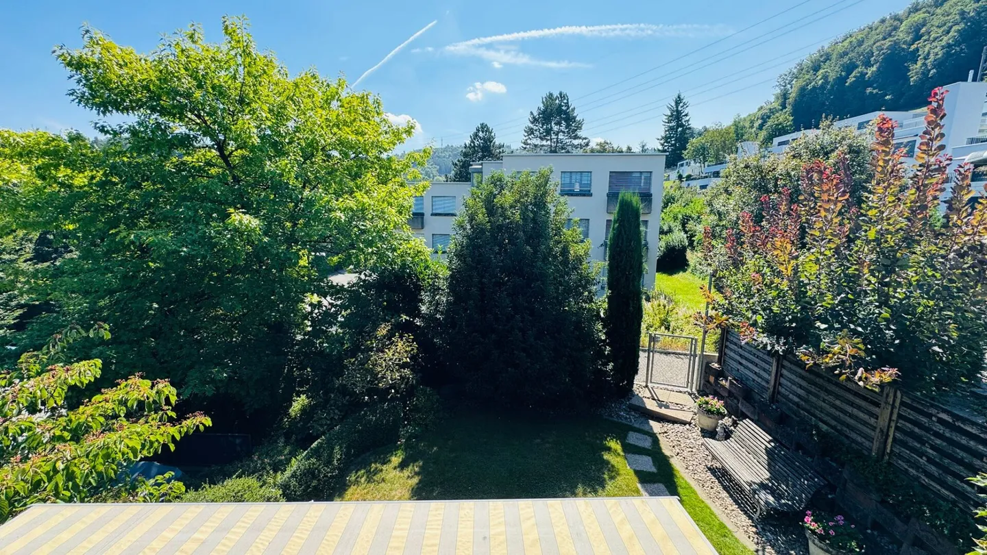 Doppel-Einfamilienhaus mit Garten, Wintergarten, Garagebox und Parkplatz in Lausen - Foto 26 von 31