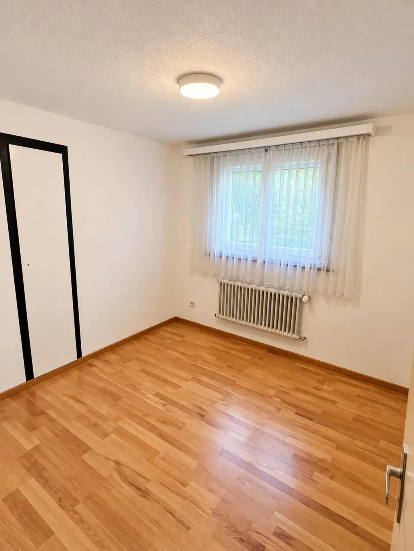 40 minutes from Lausanne! Magnificent individual villa with 6.5 rooms in Montagny - Photo 10 of 10