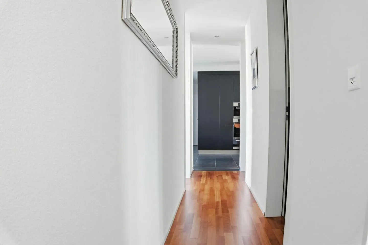 Stilvolle 4.5 Zimmer- Wohnung im Herzen von Sirnach - Foto 3 von 12