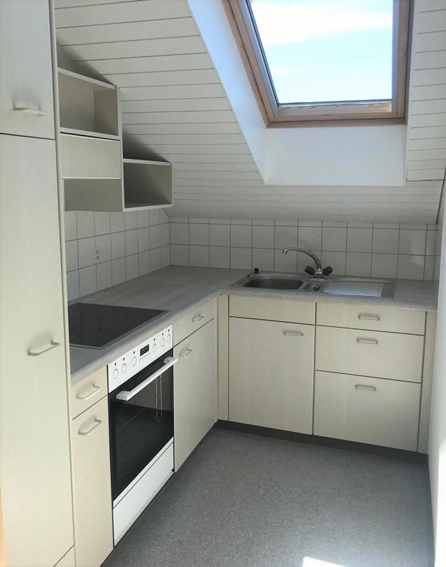 Cozy Attic Apartment - Photo 2 of 9