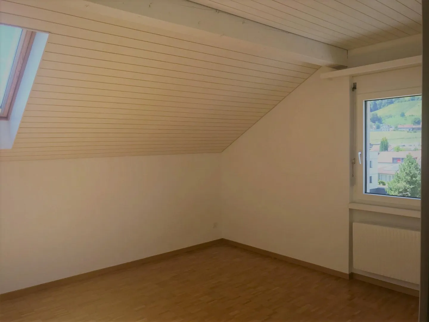 Cozy Attic Apartment - Photo 3 of 9