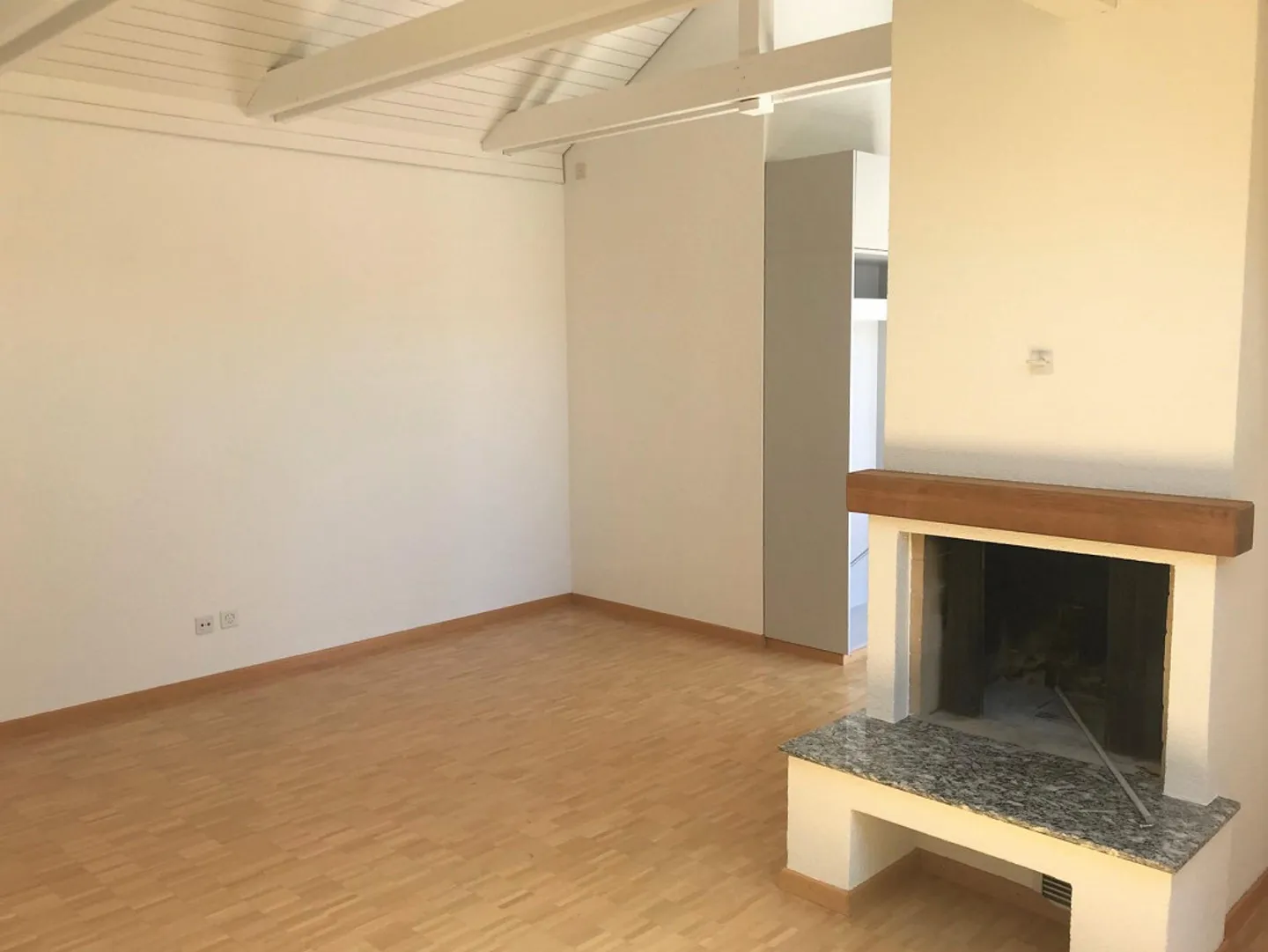 Cozy Attic Apartment - Photo 5 of 9