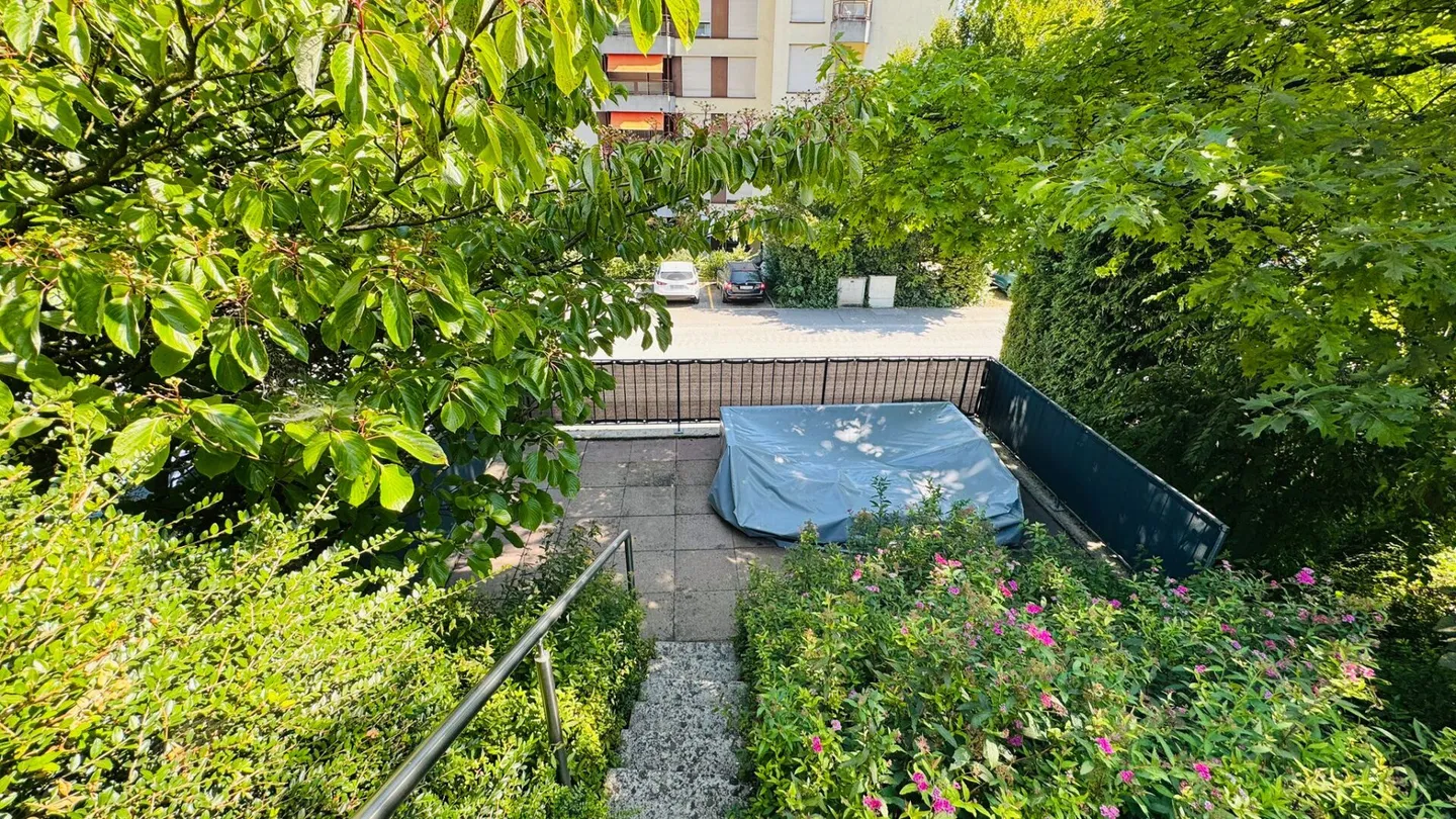 Doppel-Einfamilienhaus mit Garten, Wintergarten, Garagebox und Parkplatz in Lausen - Foto 28 von 31