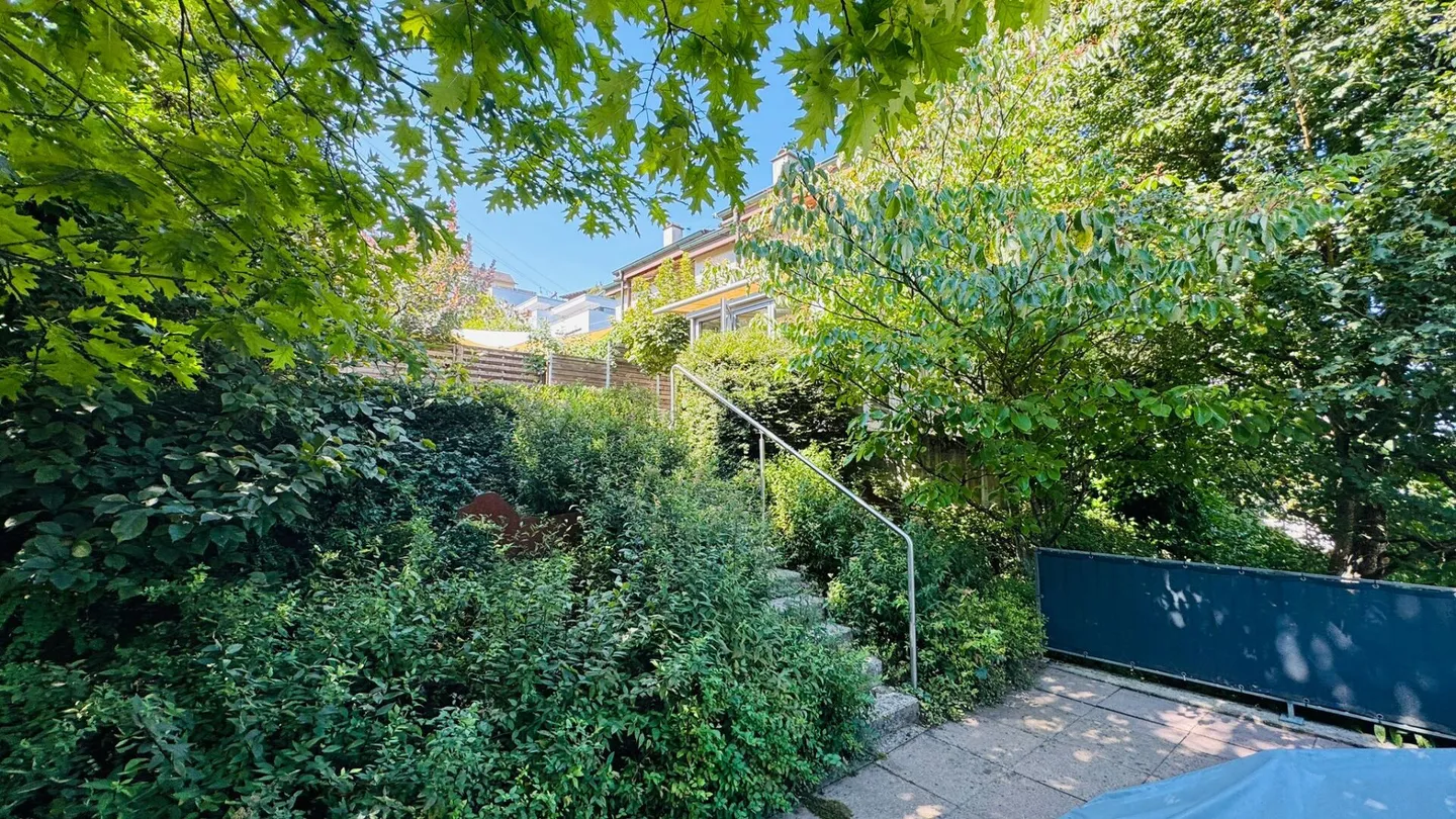 Doppel-Einfamilienhaus mit Garten, Wintergarten, Garagebox und Parkplatz in Lausen - Foto 29 von 31