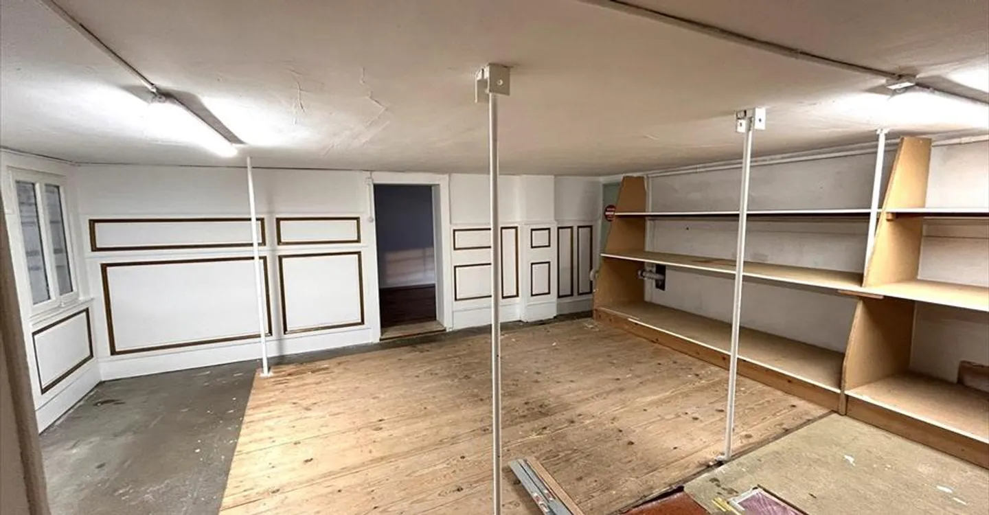 Edificio ad uso misto in affitto - Foto 3 di 13