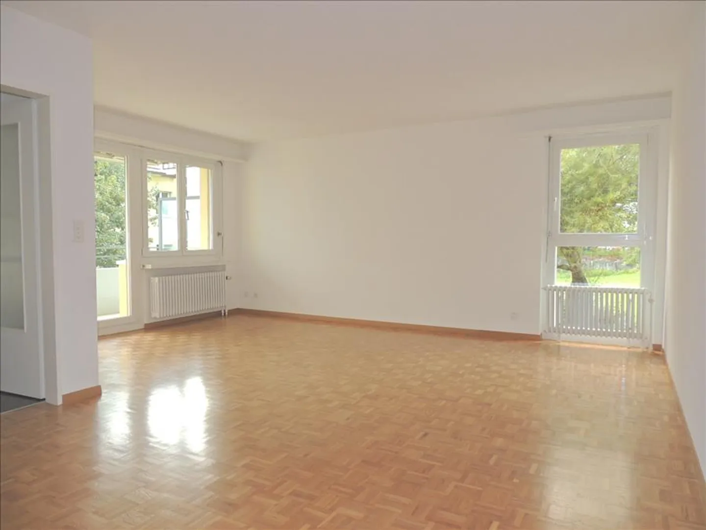 RENT WITHOUT DEPOSIT - Living with a view of greenery - Photo 2 of 5