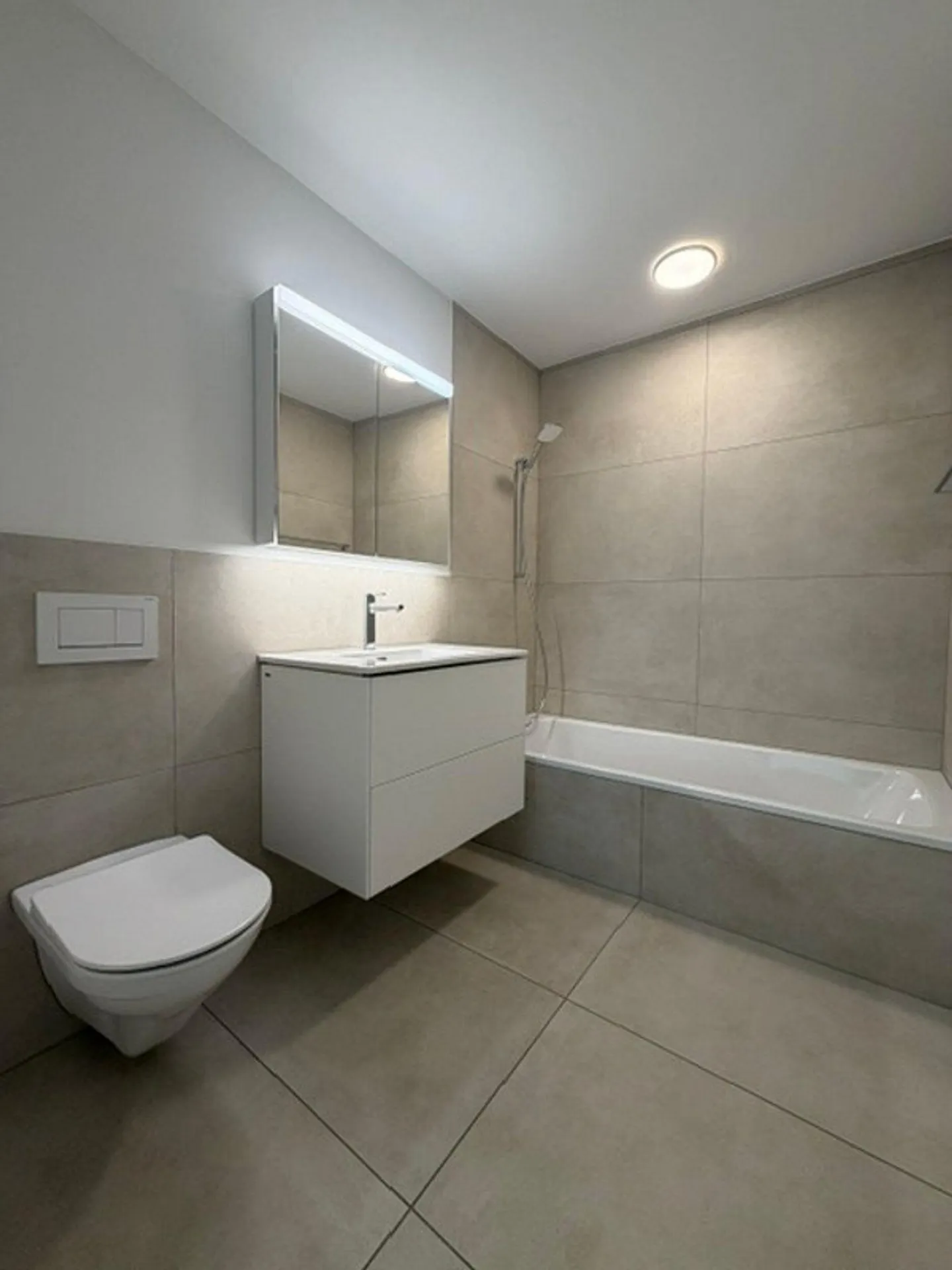 Modern, nearly new 4.5-room apartment for rent in Therwil - Photo 7 of 13