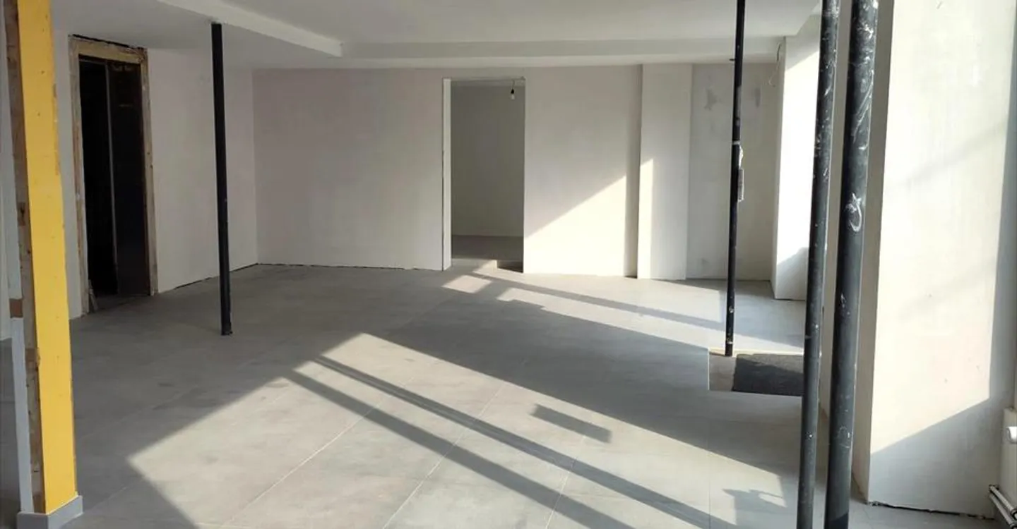 Edificio ad uso misto in affitto - Foto 4 di 13