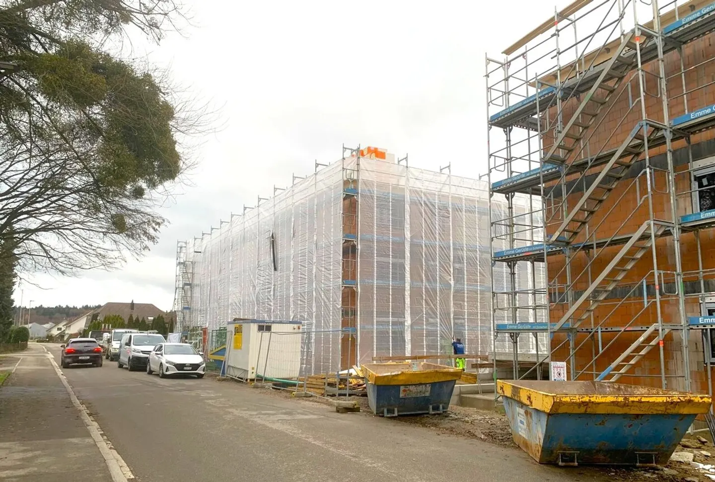 4.5 Z.-Wohnung OG, 126m2 Netto Wohnfläche, 23.5m2 gedeckter Sitzplatz - Foto 1 von 15