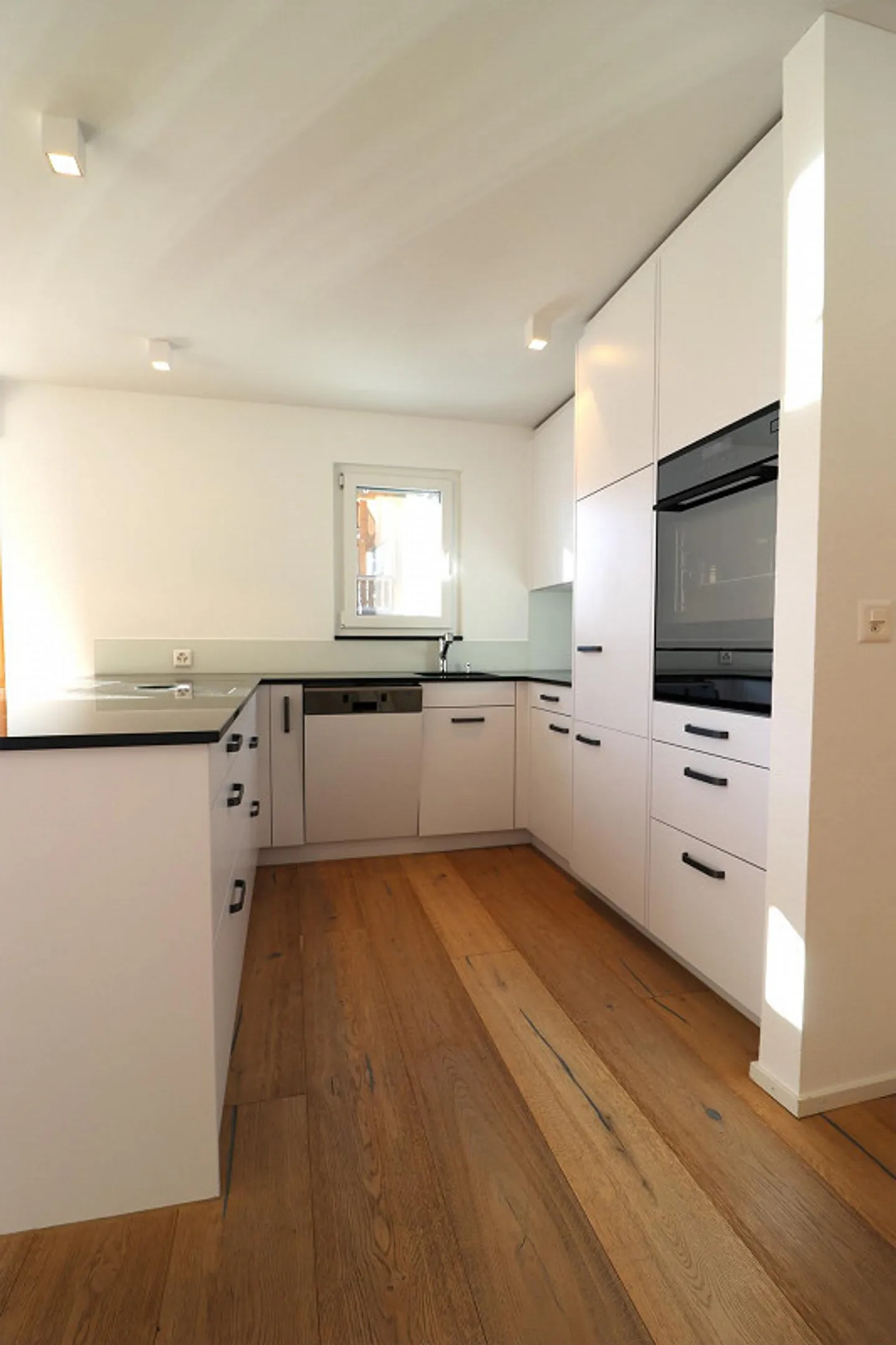 Freshly renovated holiday apartment - Photo 4 of 16