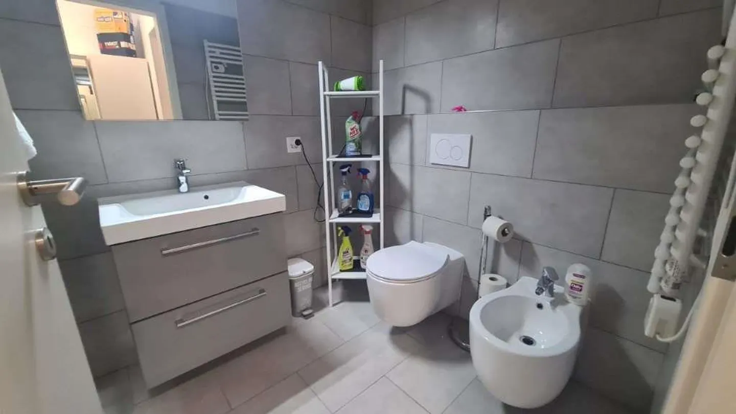 VACALLO: HÜBSCHE BÜRO-WOHNUNG 2 ZIMMER MIT GARAGE - Foto 4 von 6