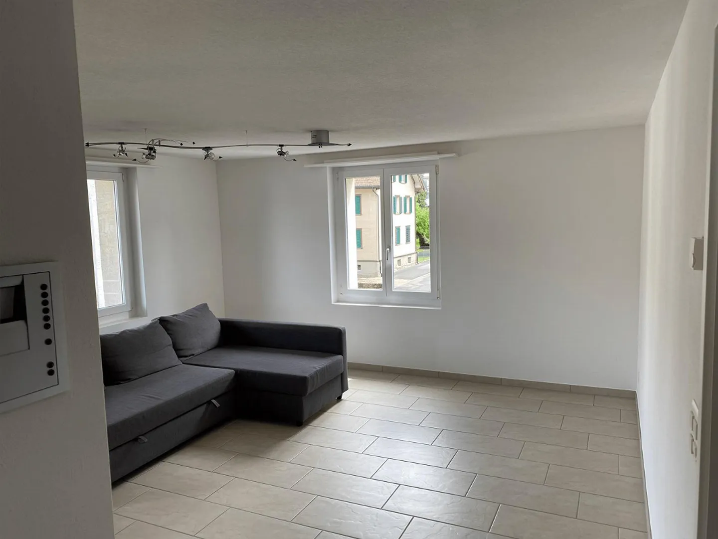 Centrally Located 3 1/2 Room Apartment - Photo 2 of 10
