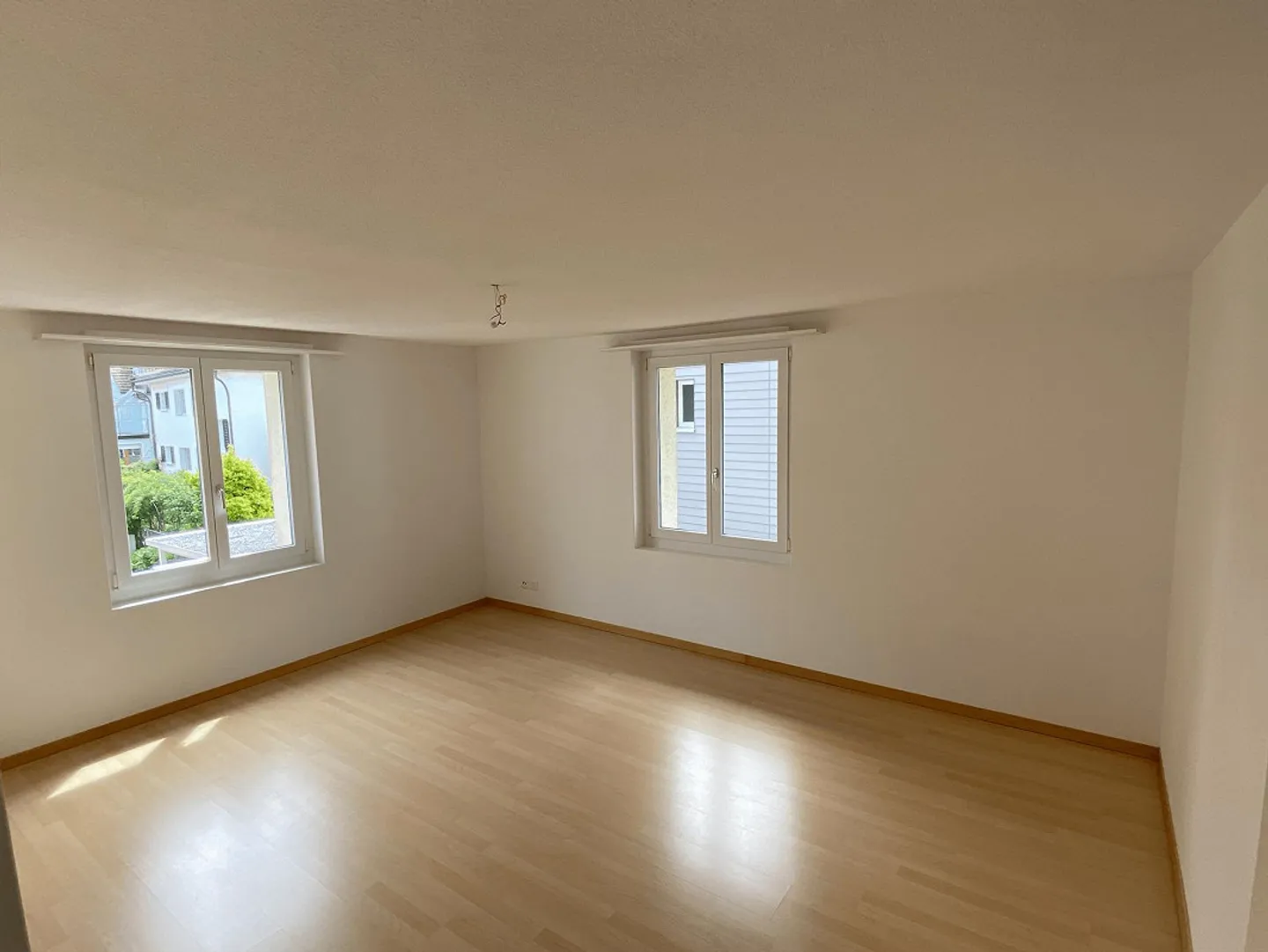 Centrally Located 3 1/2 Room Apartment - Photo 5 of 10