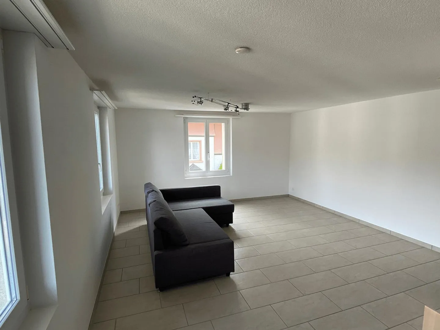 Centrally Located 3 1/2 Room Apartment - Photo 3 of 10