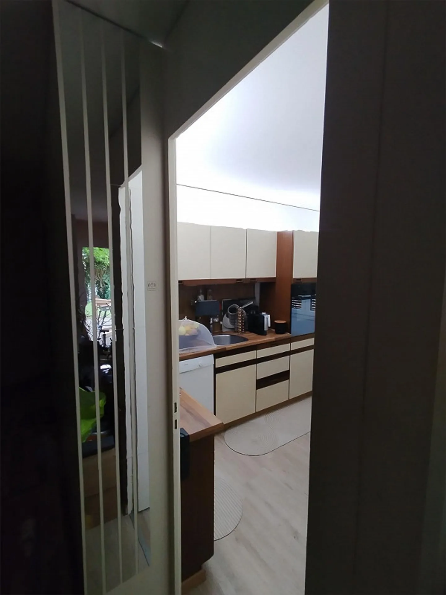 Charming 2.5-room apartment with terrace - Photo 2 of 8