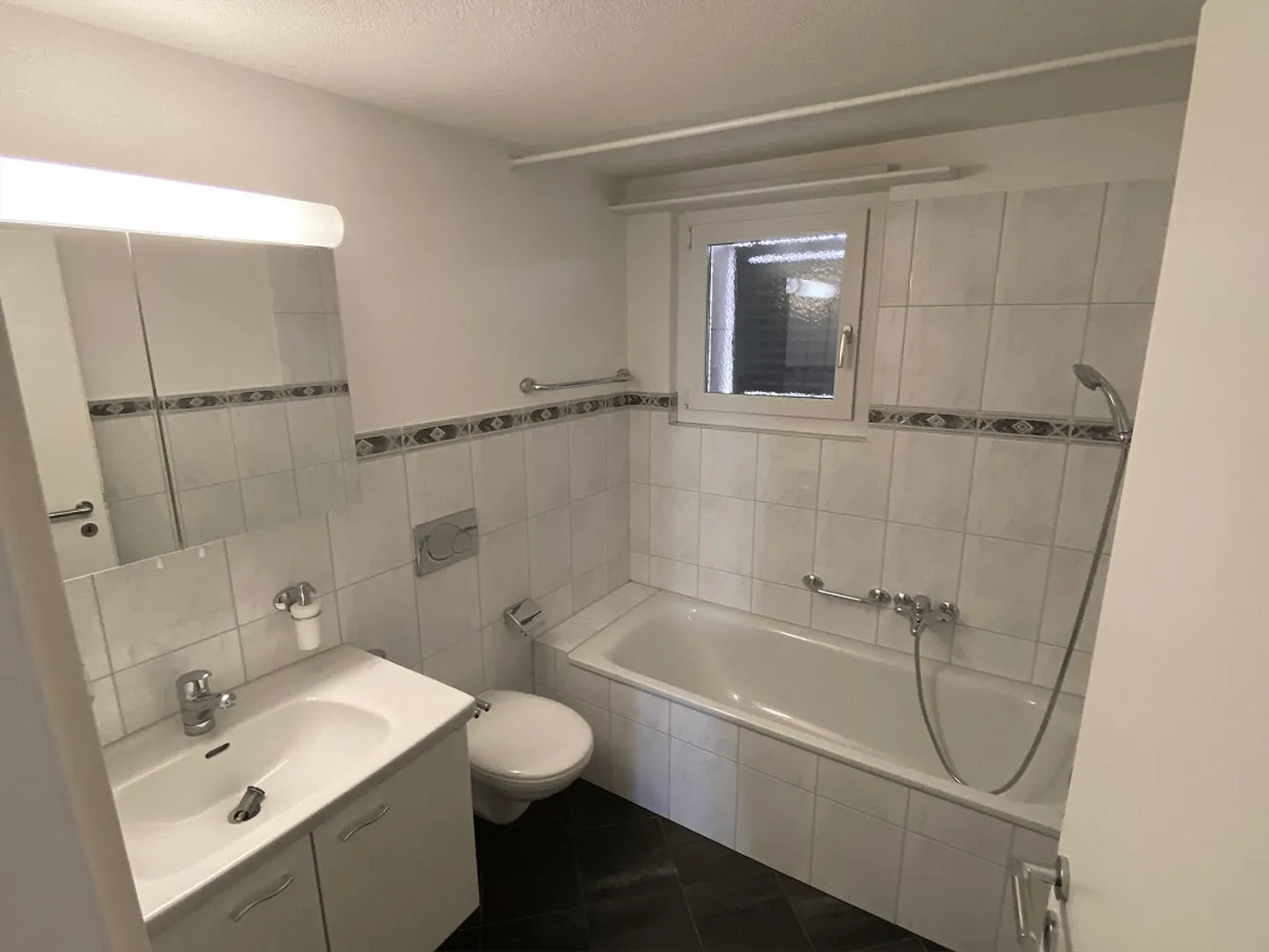 Centrally Located 3 1/2 Room Apartment - Photo 9 of 10