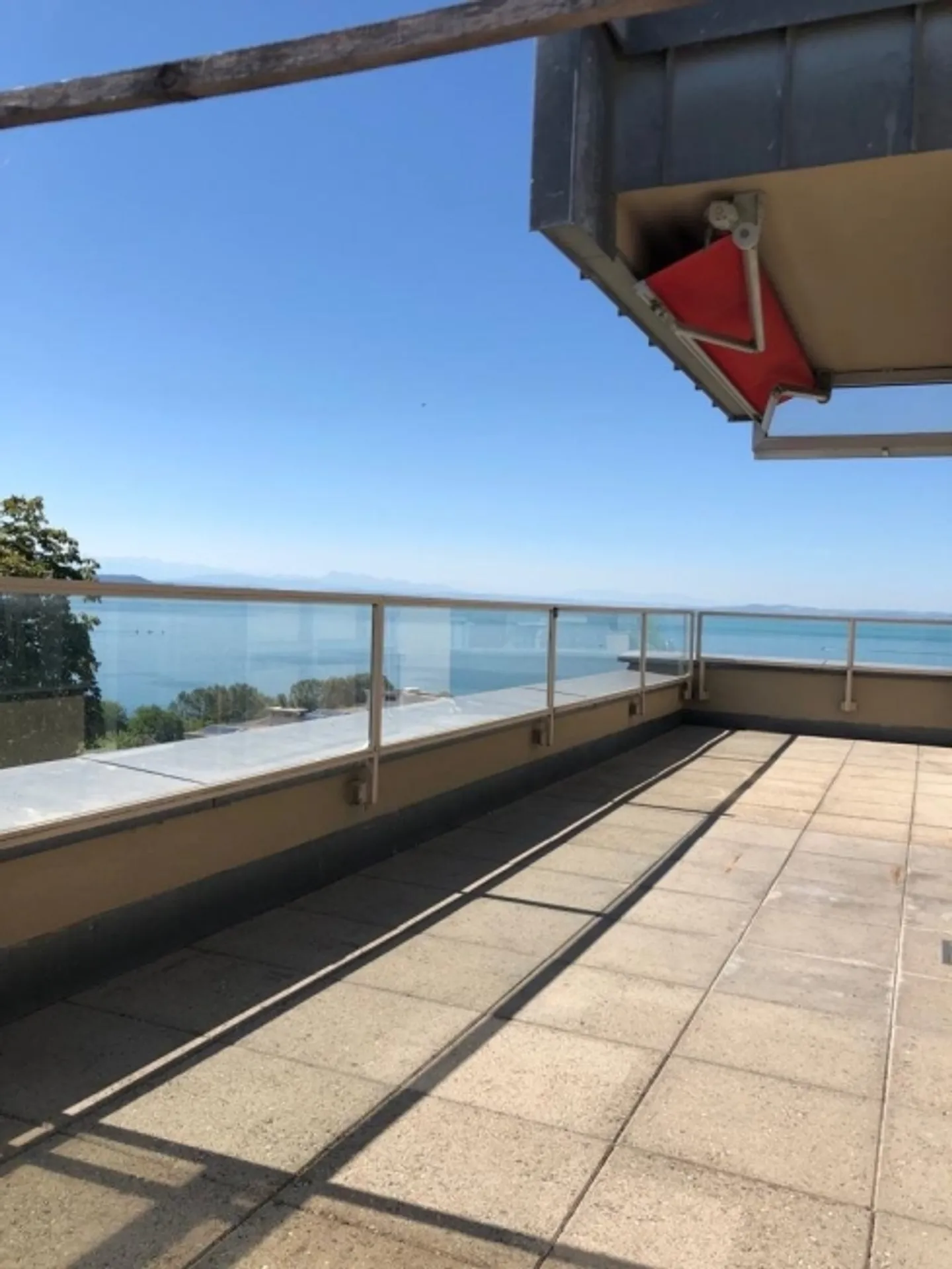 5,5-Zimmer-Wohnung mit Blick auf den Neuenburgersee - Foto 3 von 9