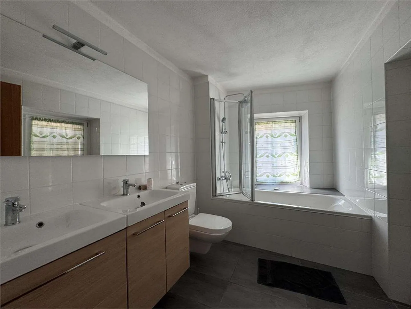 Row house surrounded by greenery with open views in San Vittore - Photo 10 of 11