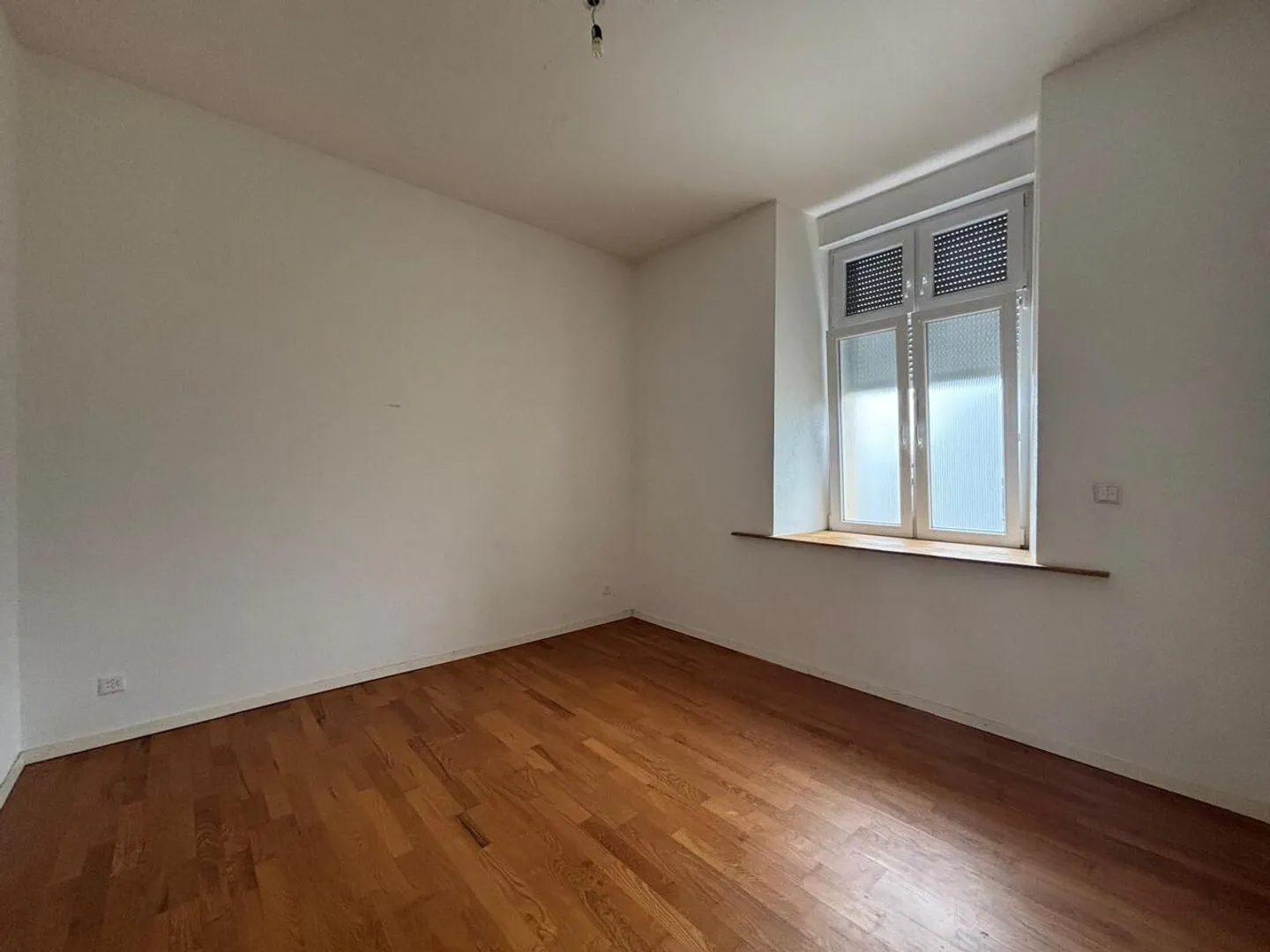 Helle 4-Zimmer-Wohnung nur einen Steinwurf vom Bahnhof Couvet entfernt - Foto 4 von 7