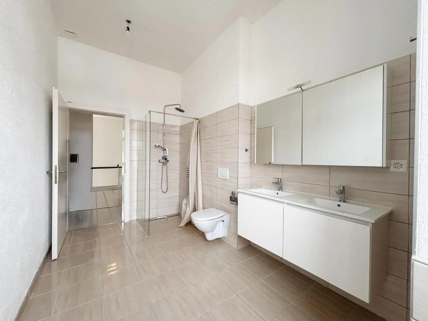 Helle 4-Zimmer-Wohnung nur einen Steinwurf vom Bahnhof Couvet entfernt - Foto 6 von 7