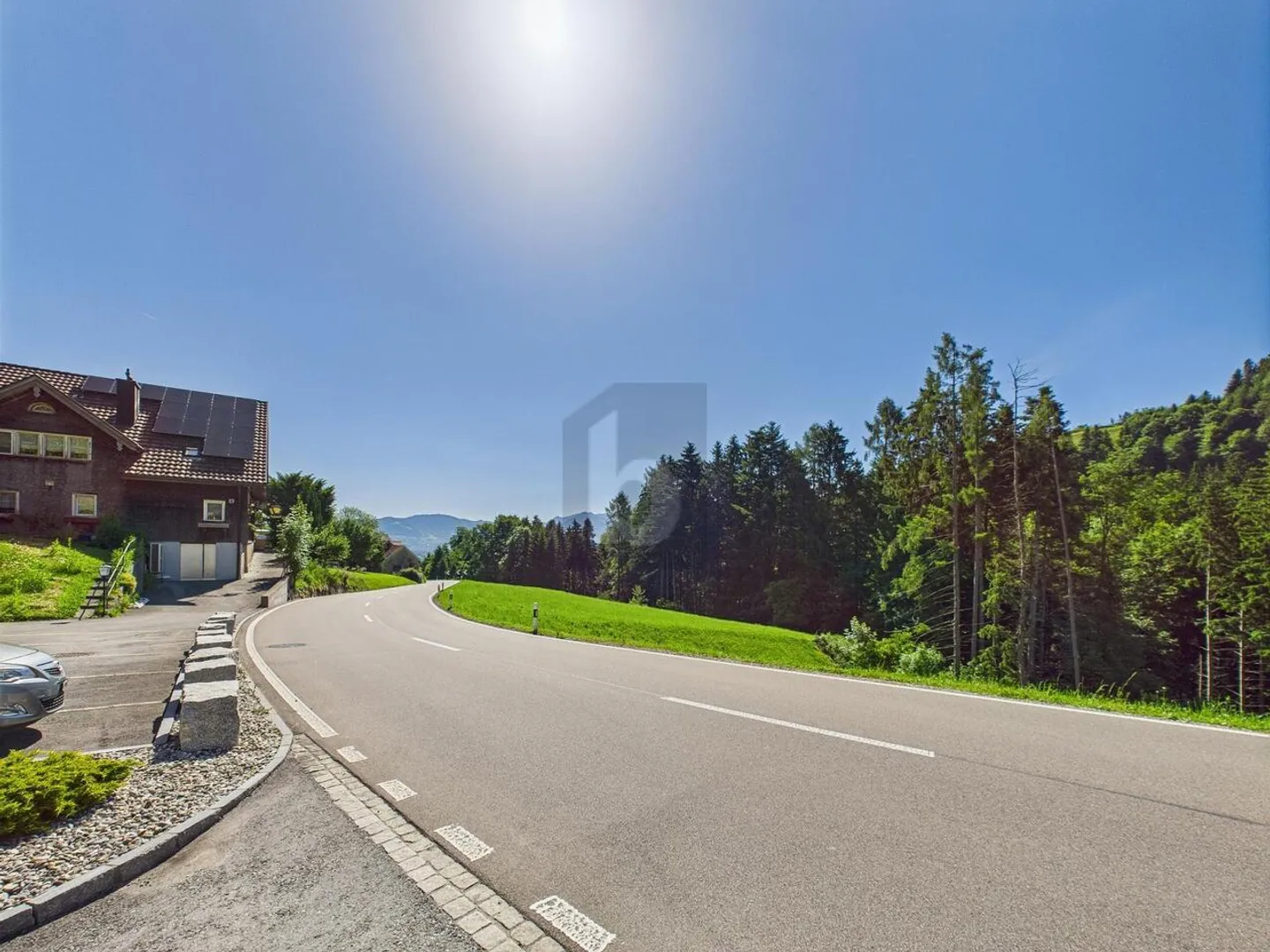 OPPORTUNITÉ RARE DANS UN EMPLACEMENT DE CHOIX - Photo 3 sur 5