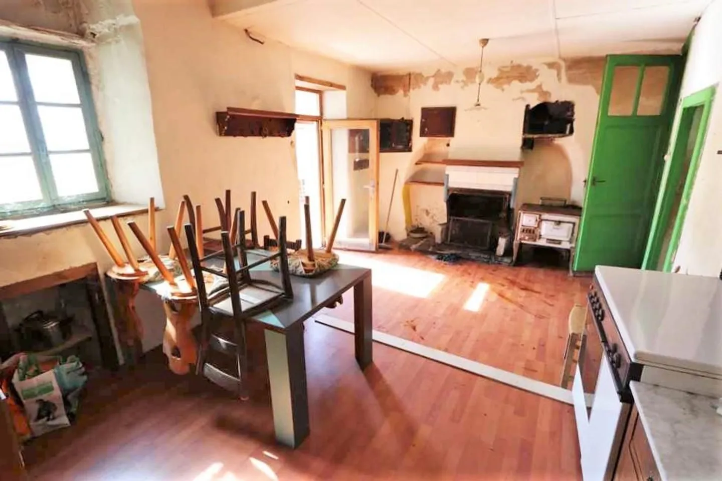 Casa di villaggio di 3 1/2 locali con balcone e vista da ristrutturare - Foto 2 di 15