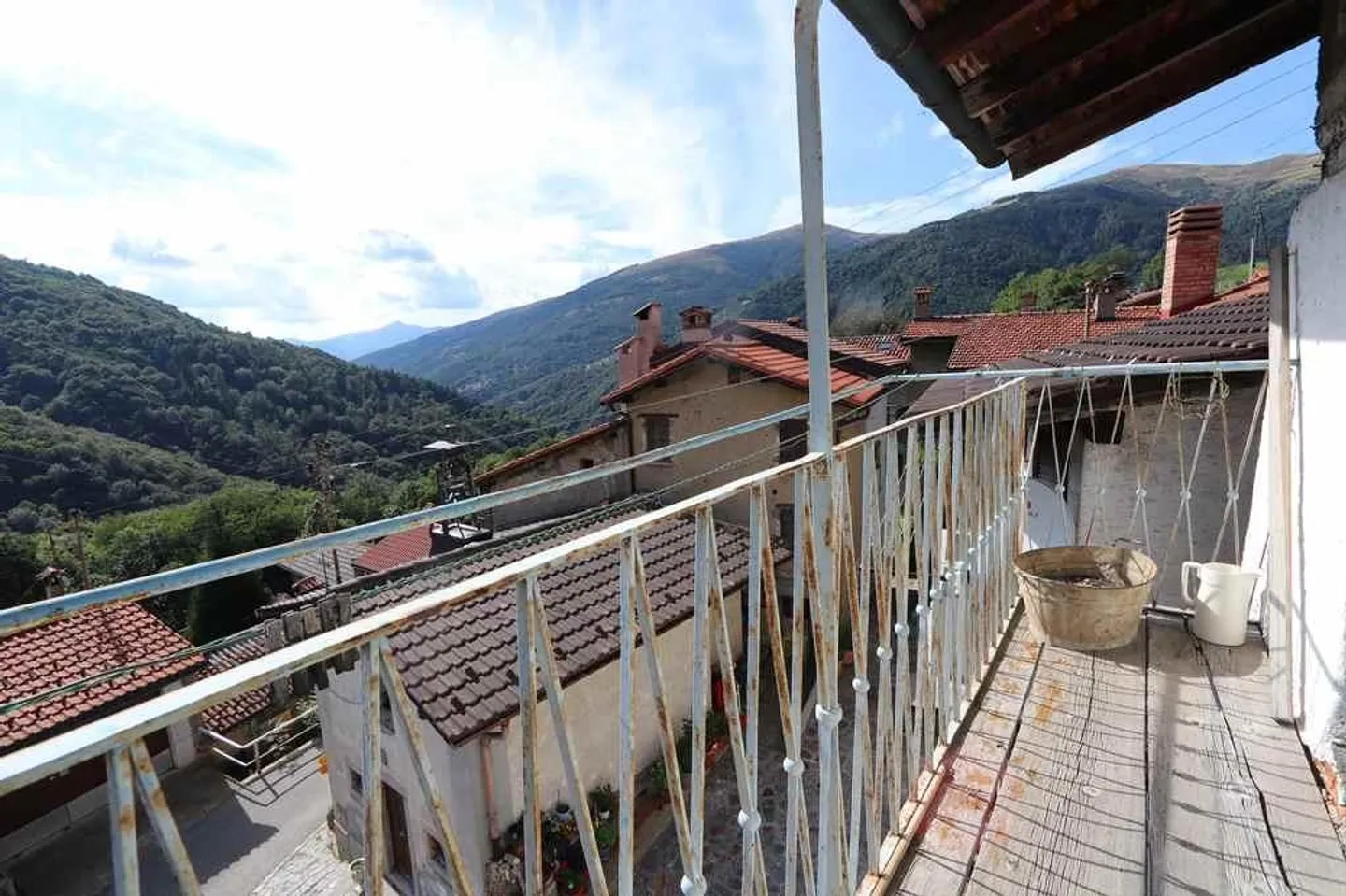 Casa di villaggio di 3 1/2 locali con balcone e vista da ristrutturare - Foto 4 di 15