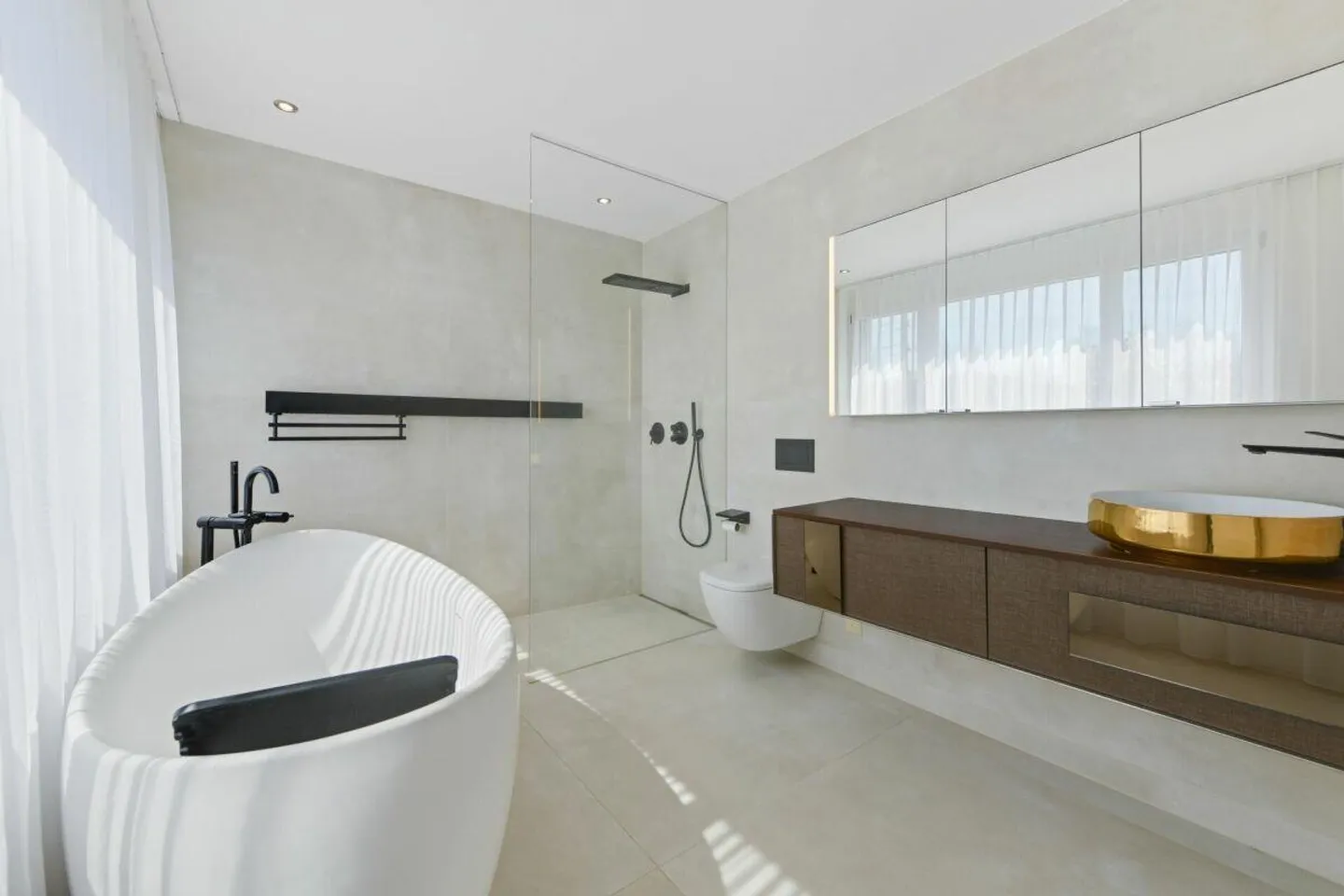 A Home Above Things – Exclusive Penthouse Apartment with Privacy - Photo 13 of 25