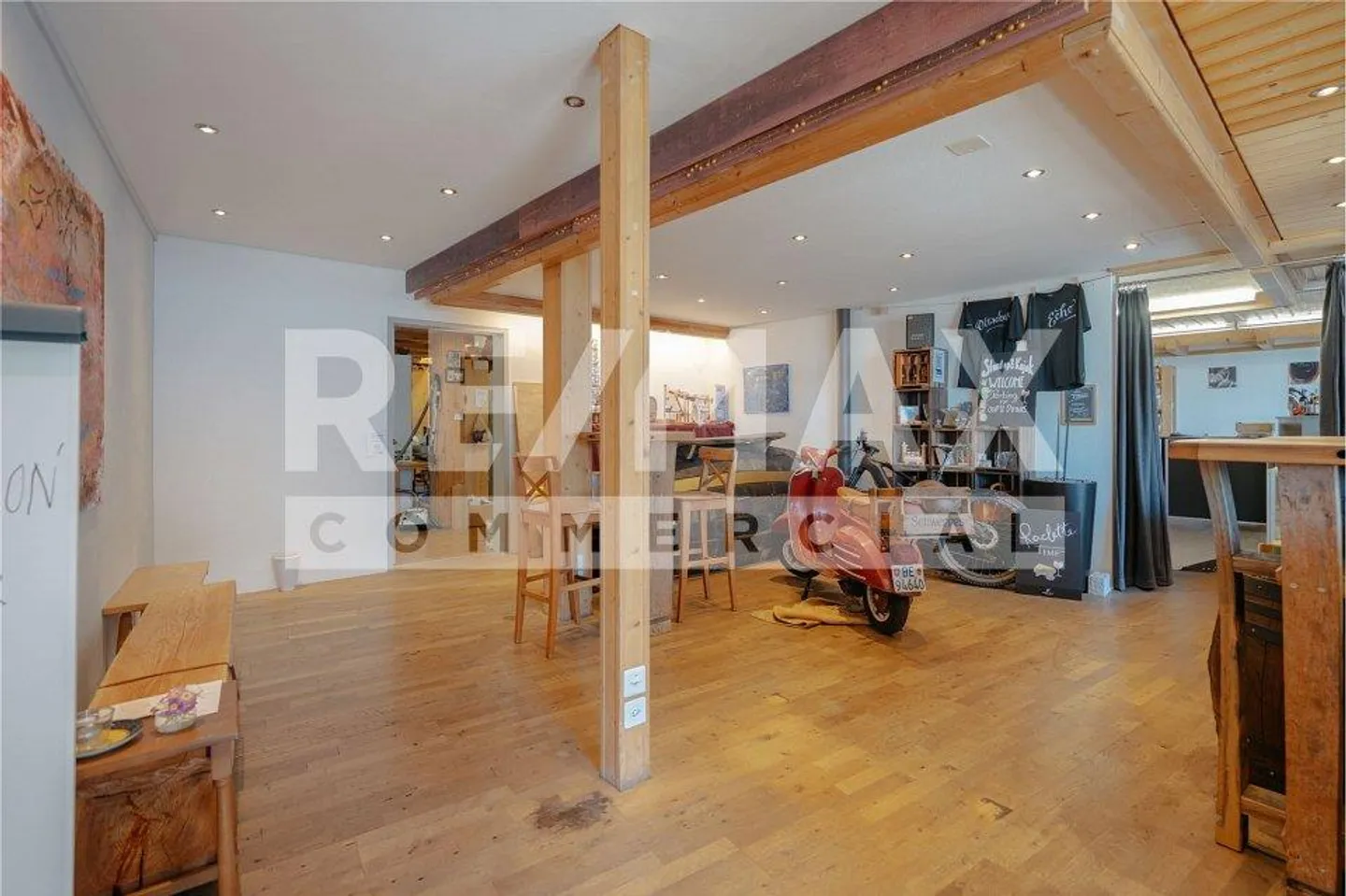 Spacious retail space on the ground floor for rent in a prime location - Photo 6 of 10