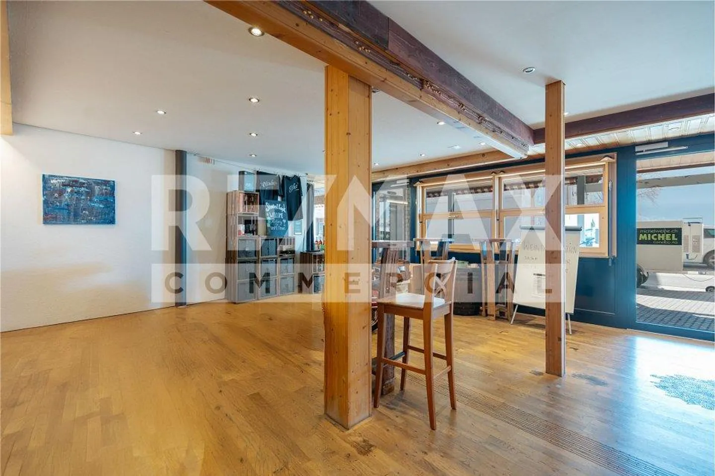 Spacious retail space on the ground floor for rent in a prime location - Photo 7 of 10