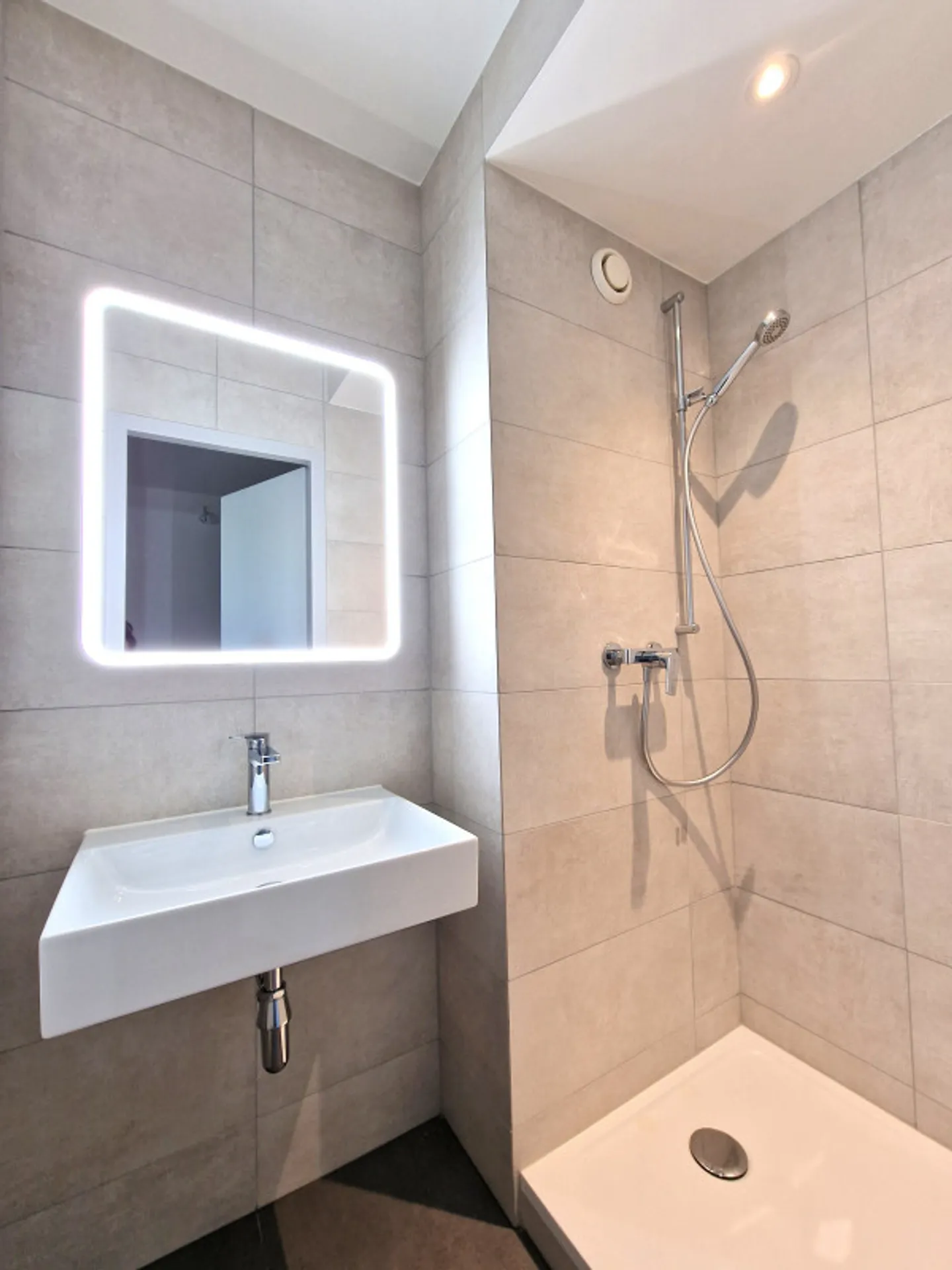 Corsier Centre, Garden Apartment, Magnificent 5-room fully renovated - Photo 11 of 13