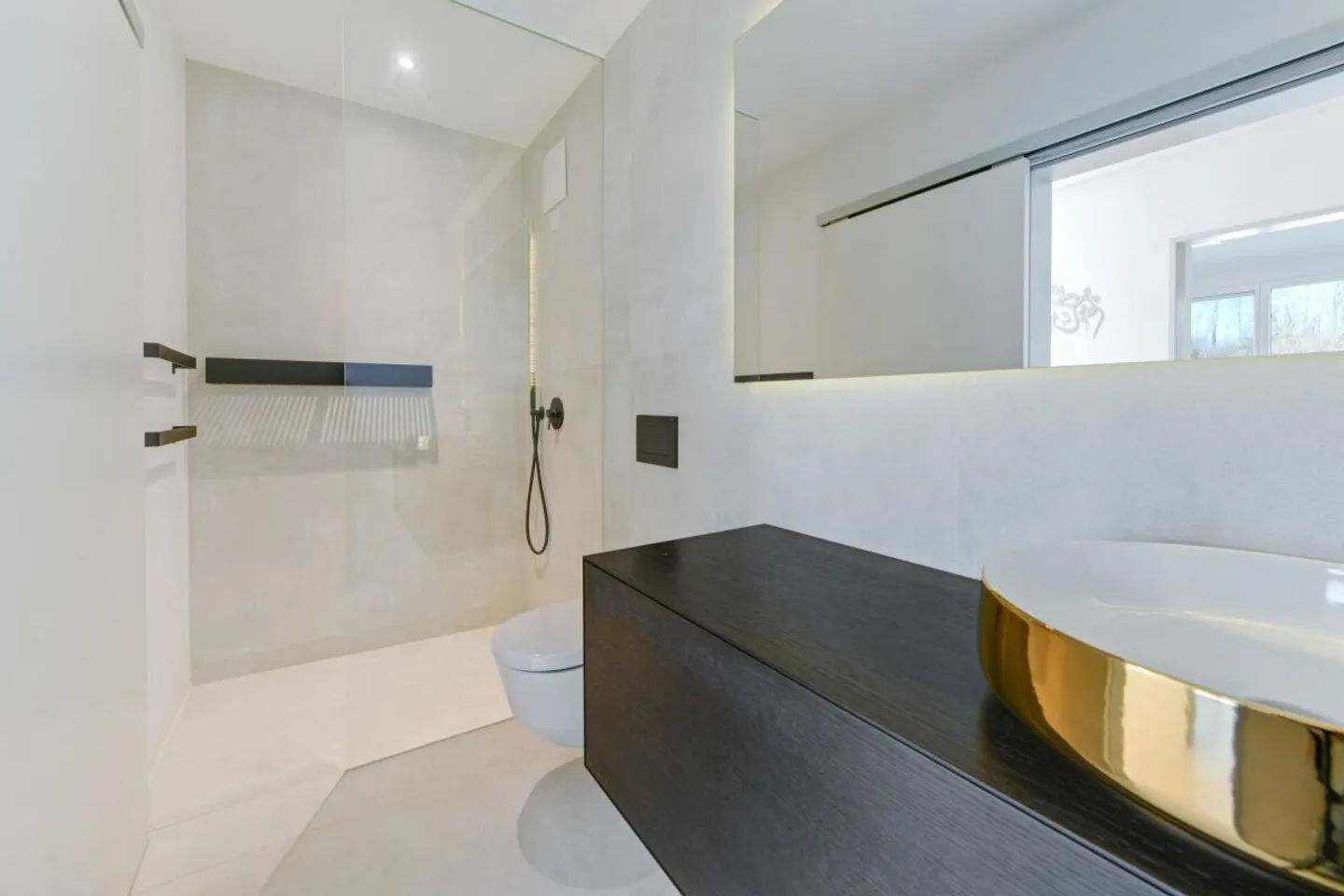 A Home Above Things – Exclusive Penthouse Apartment with Privacy - Photo 14 of 25