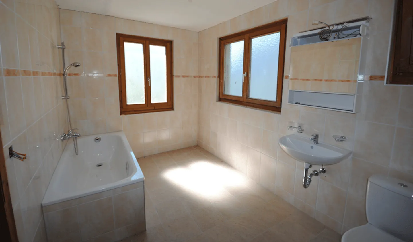 Chalet with 2 apartments in Vens (Bagnes) with additional building land - Photo 8 of 8