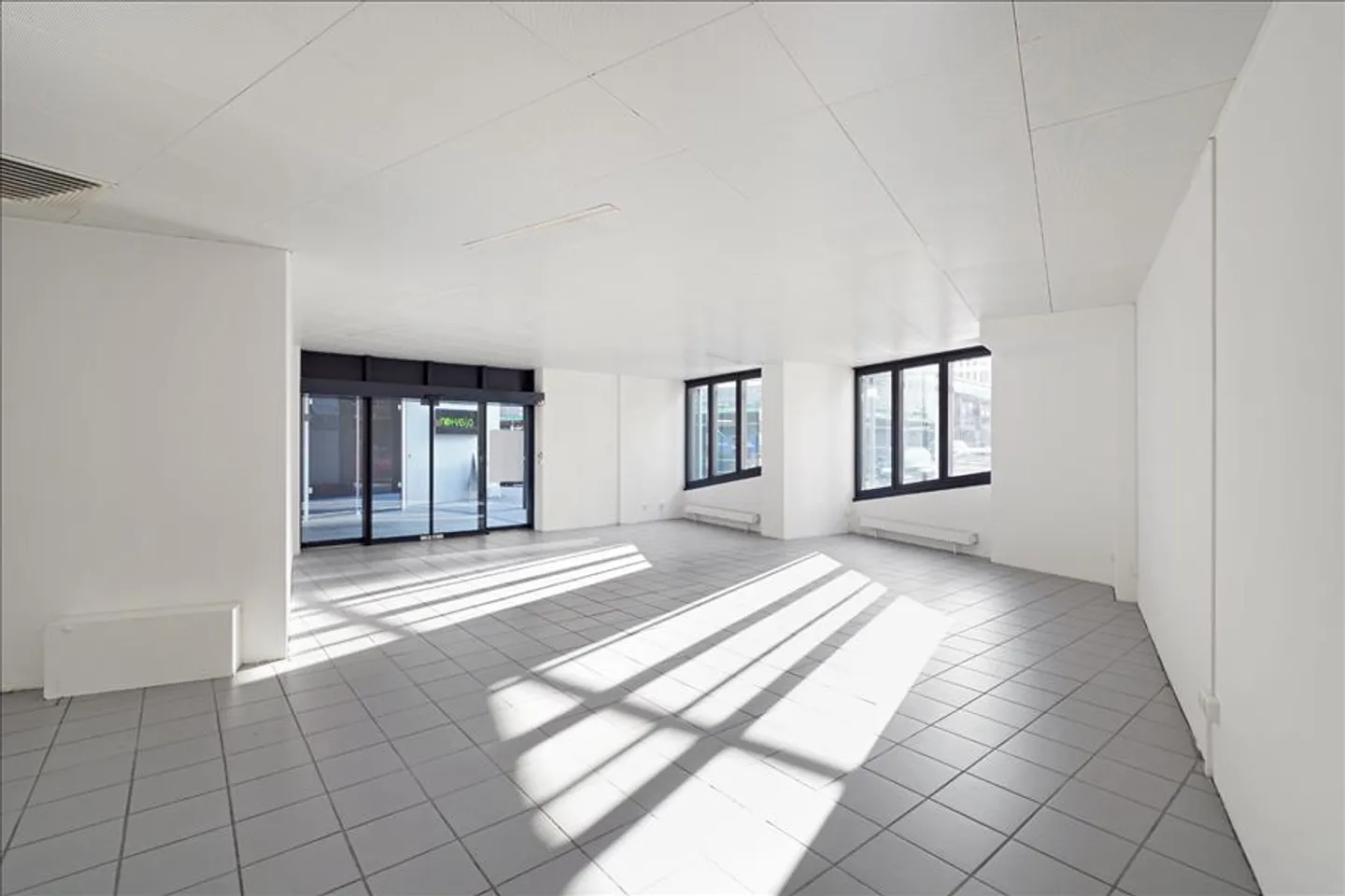 Vielseitig nutzbare Ladenfläche - ideal für Verkauf, Praxen, Ateliers - Foto 4 von 7