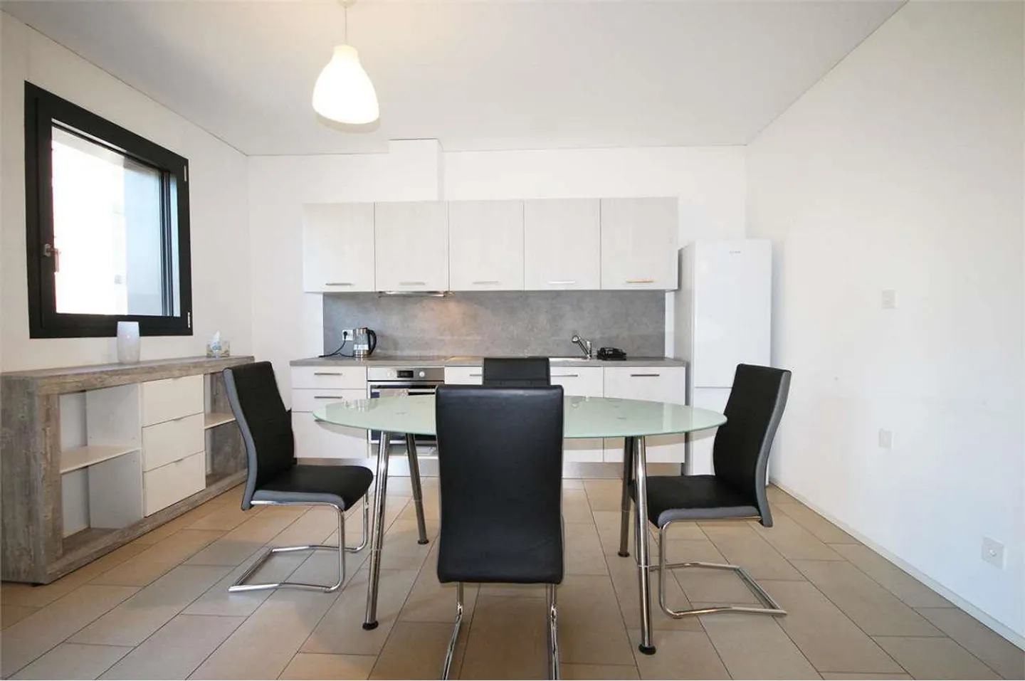 Appartement 3,5 pièces dans un immeuble récent - Photo 2 sur 7