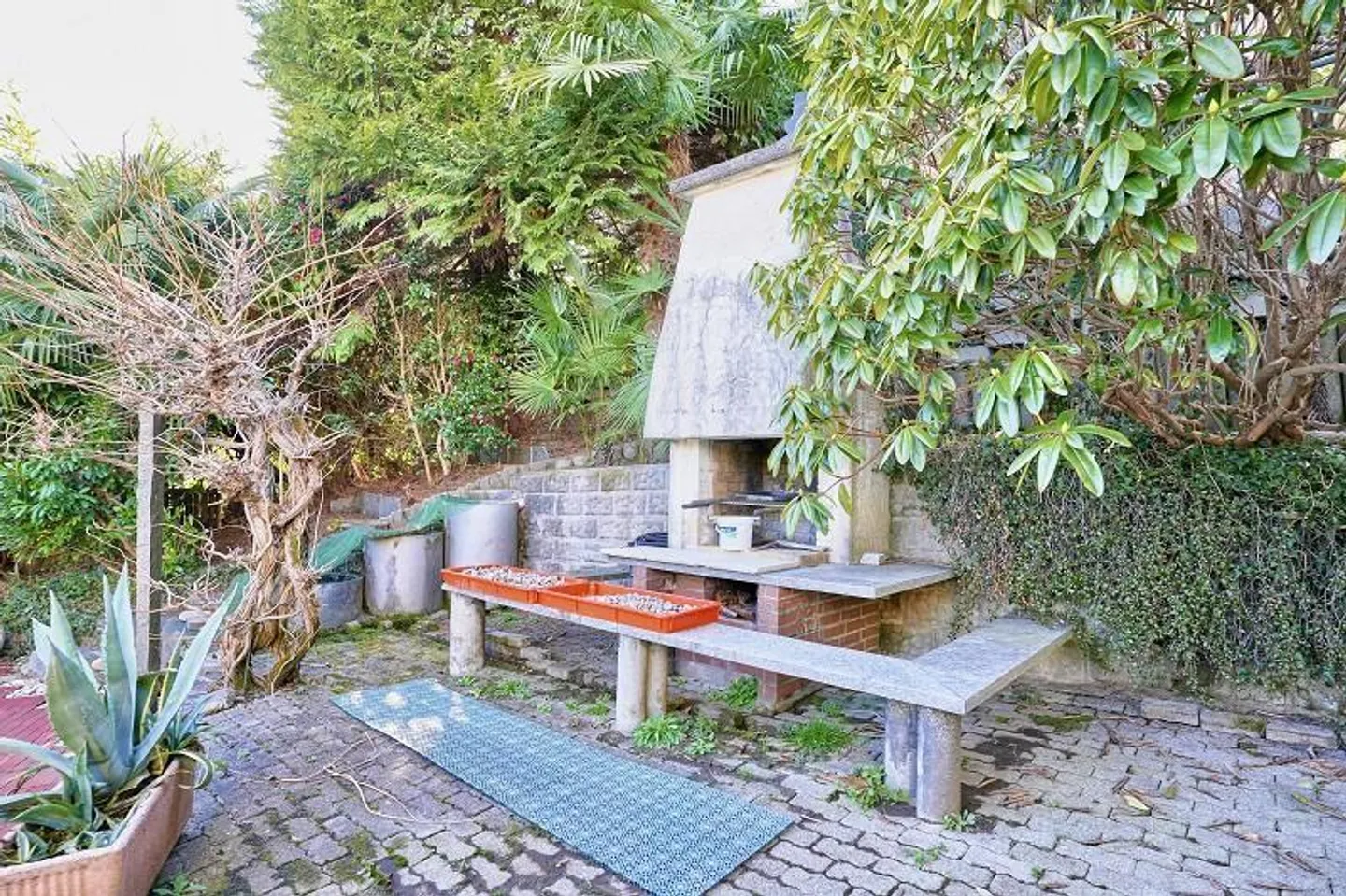 4 1/2-Room Villa with Swimming Pool and Beautiful Garden - Photo 21 of 31